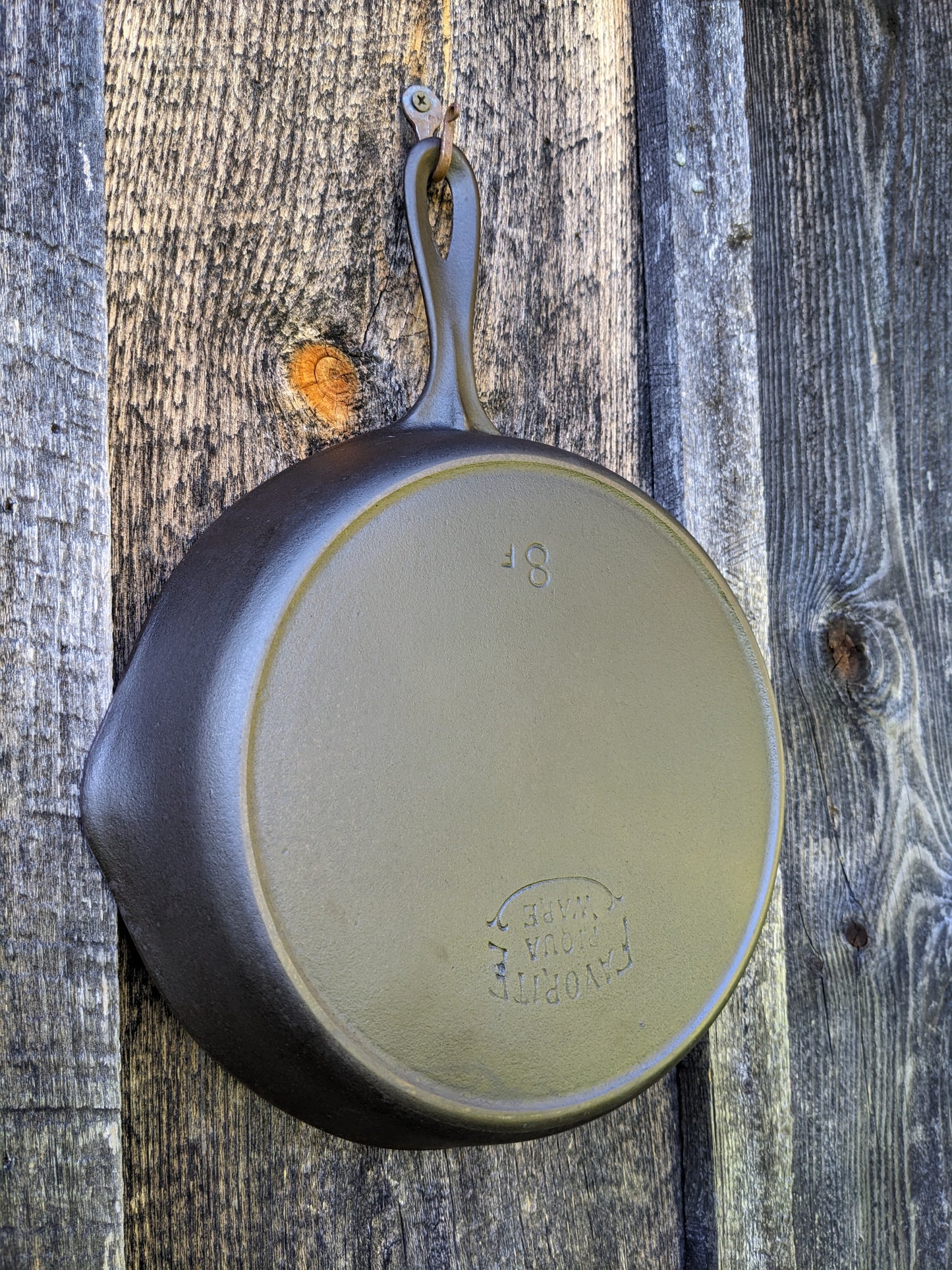 Favorite Piqua Ware #8 Cast Iron Skillet with Smiley Logo and Heat Ring