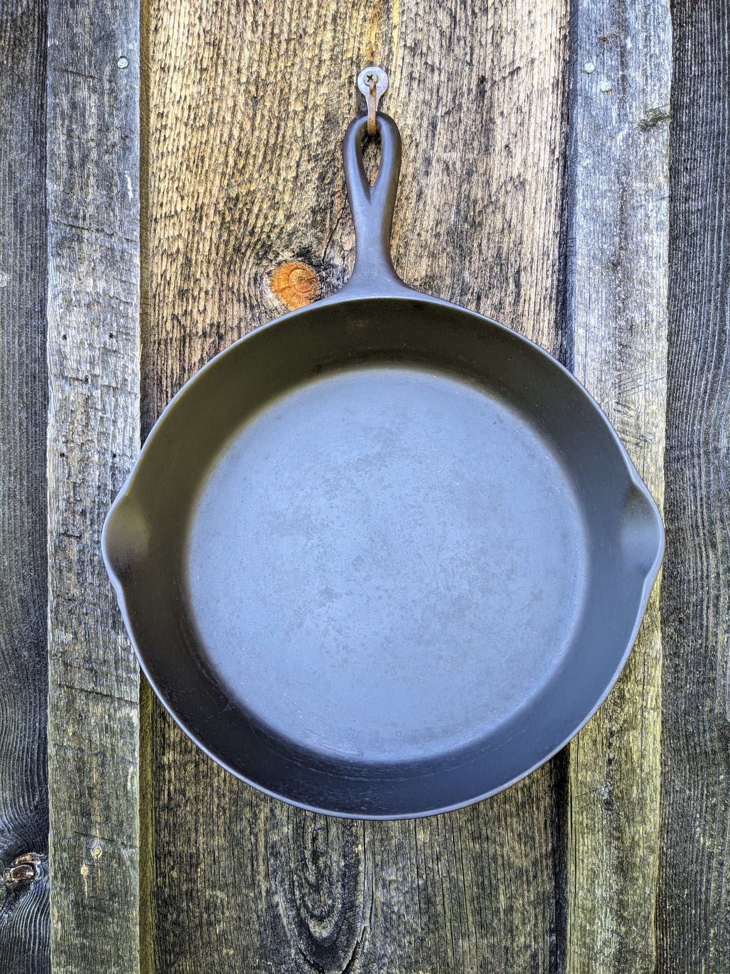 Favorite Piqua Ware #8 Cast Iron Skillet with Smiley Logo and Heat Ring