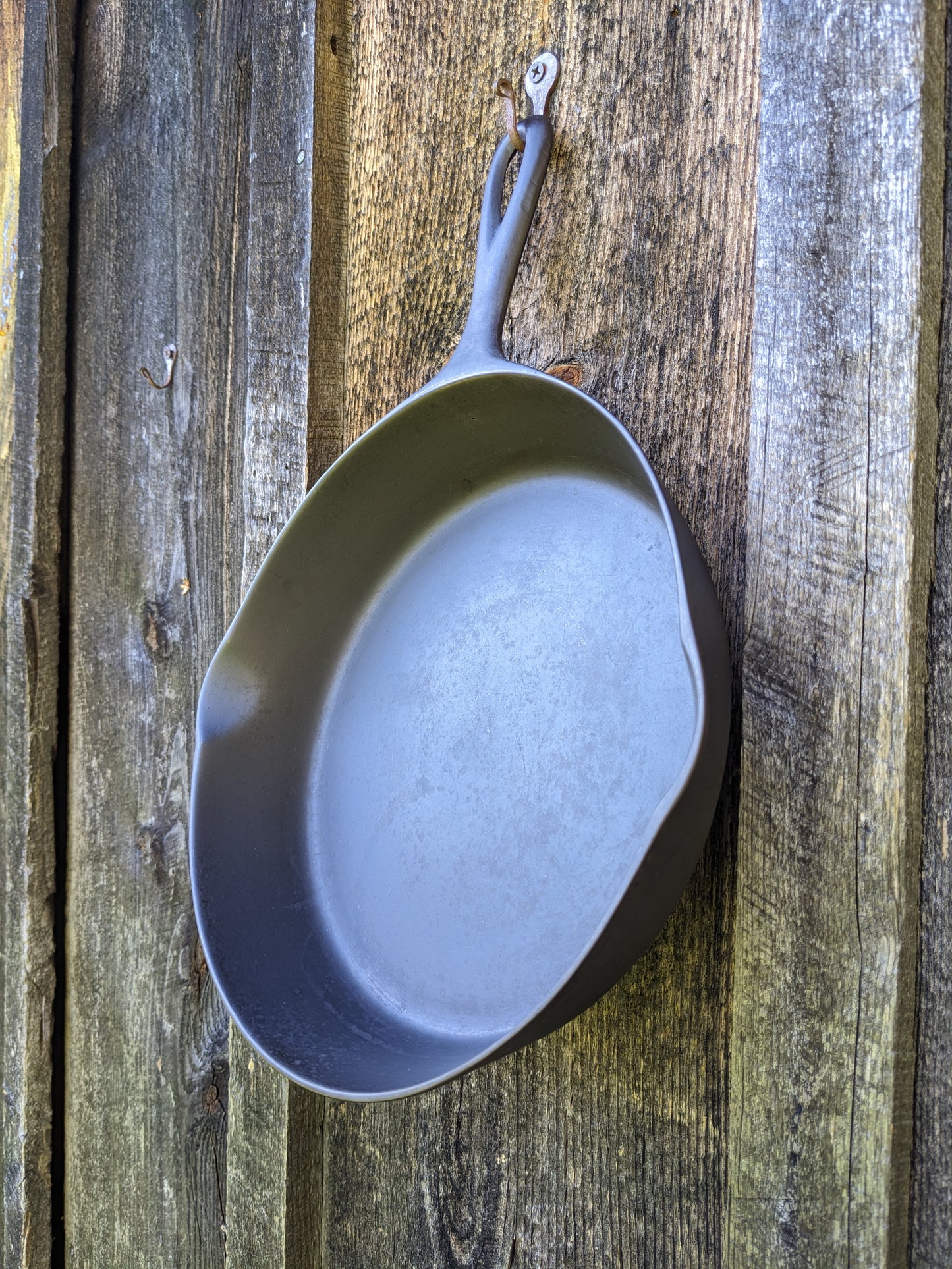 Favorite Piqua Ware #8 Cast Iron Skillet with Smiley Logo and Heat Ring