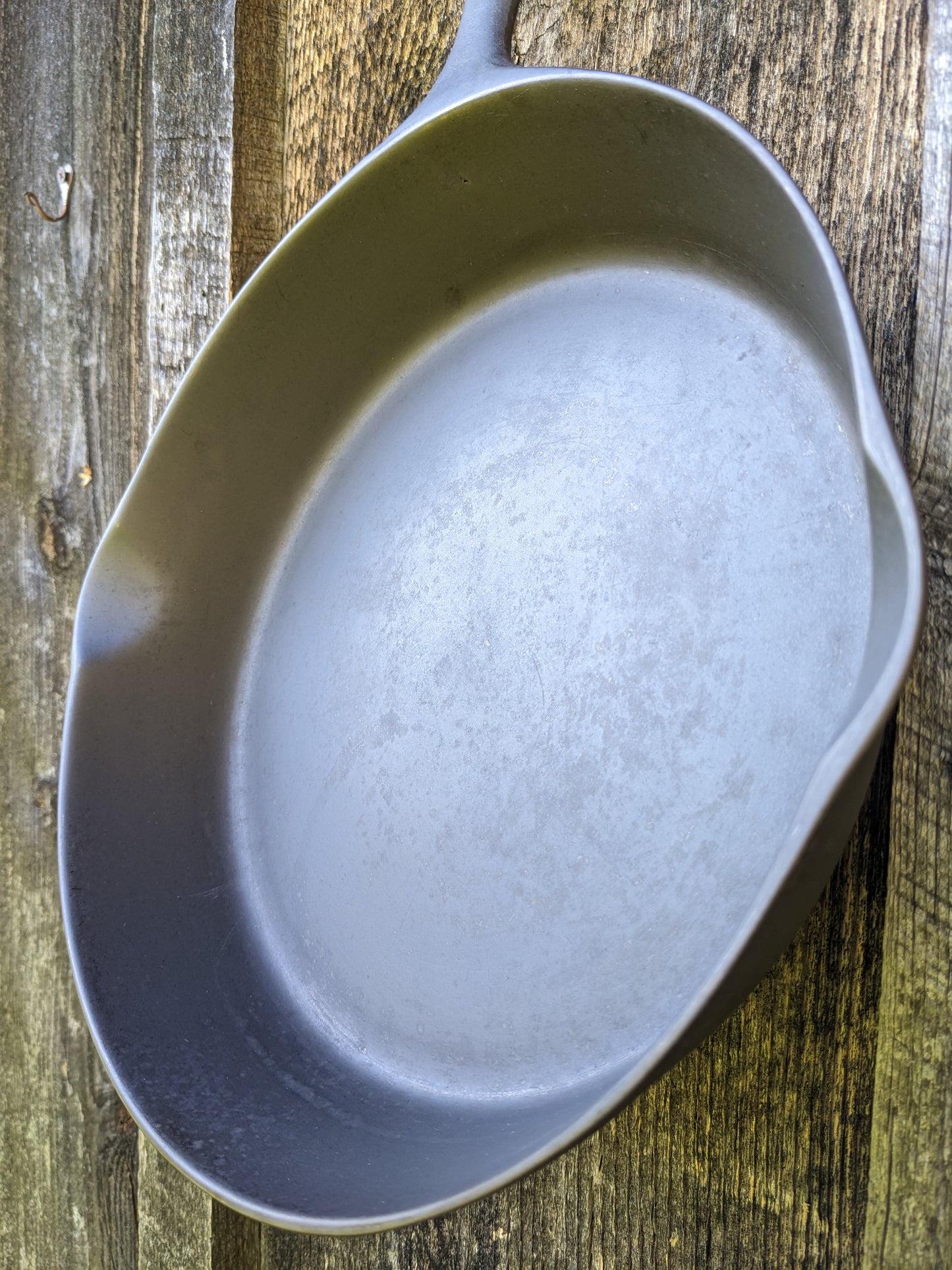 Favorite Piqua Ware #8 Cast Iron Skillet with Smiley Logo and Heat Ring