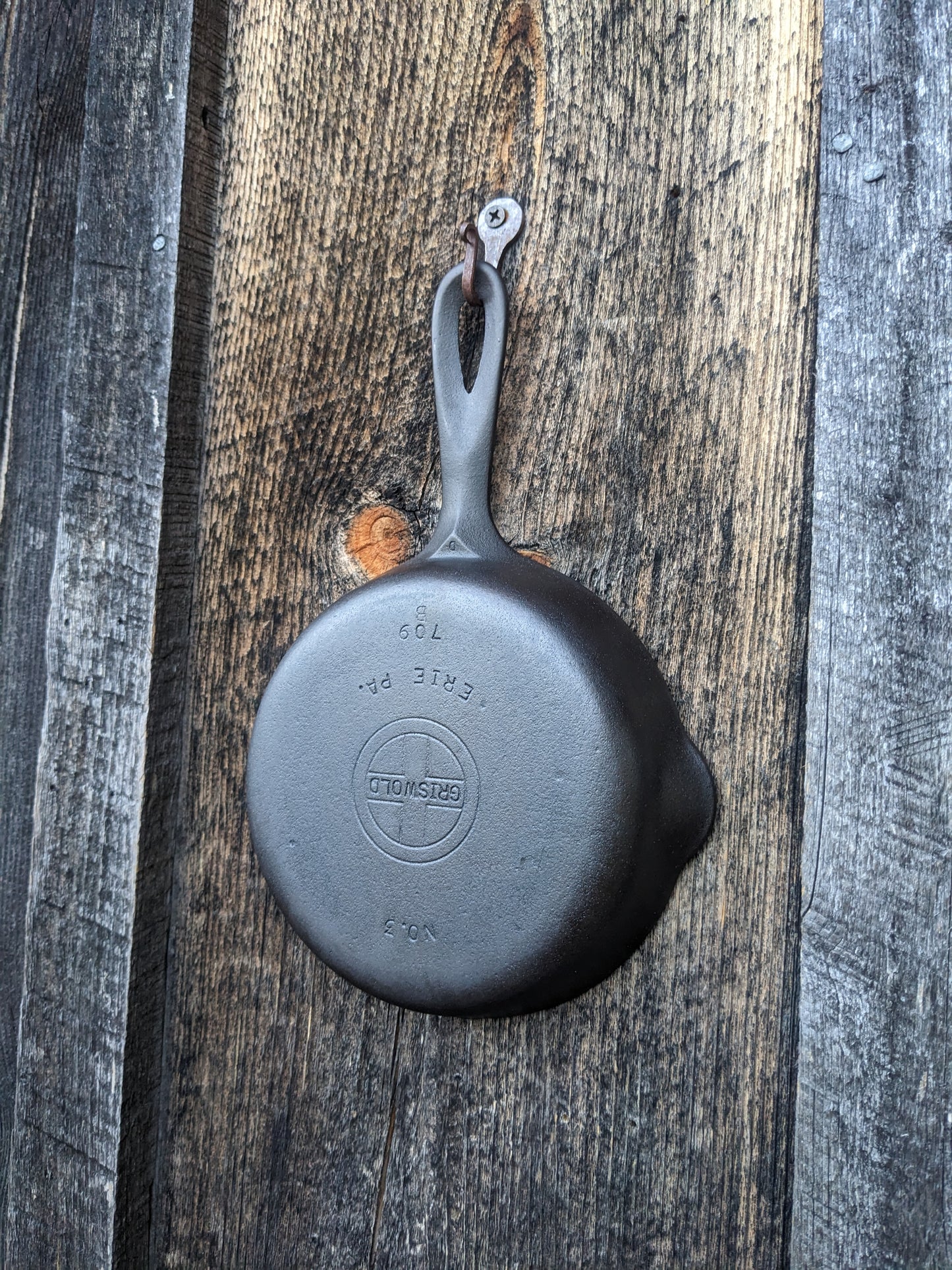 Griswold #3 Cast Iron Skillet 709 B Small Block Logo