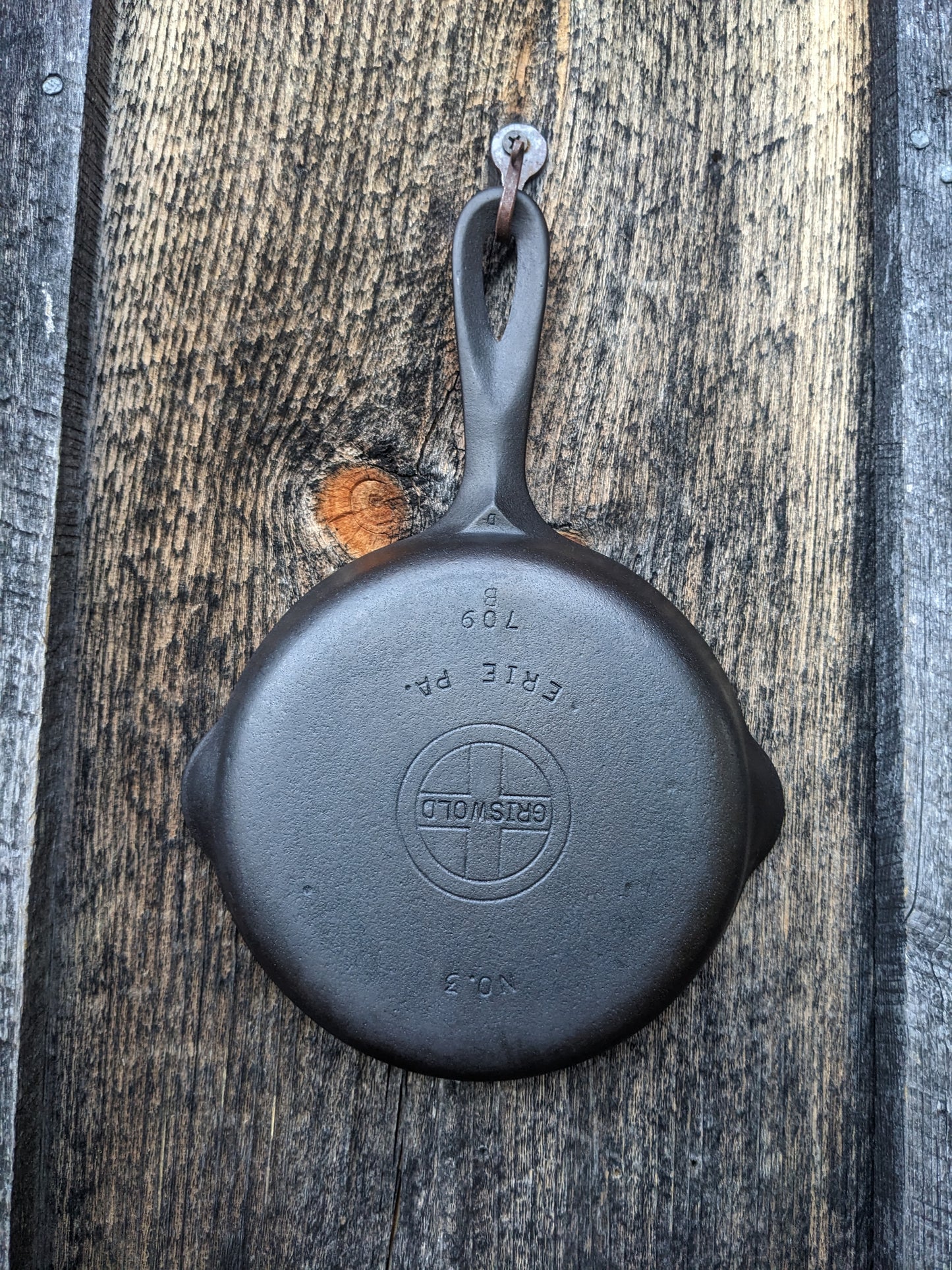 Griswold #3 Cast Iron Skillet 709 B Small Block Logo