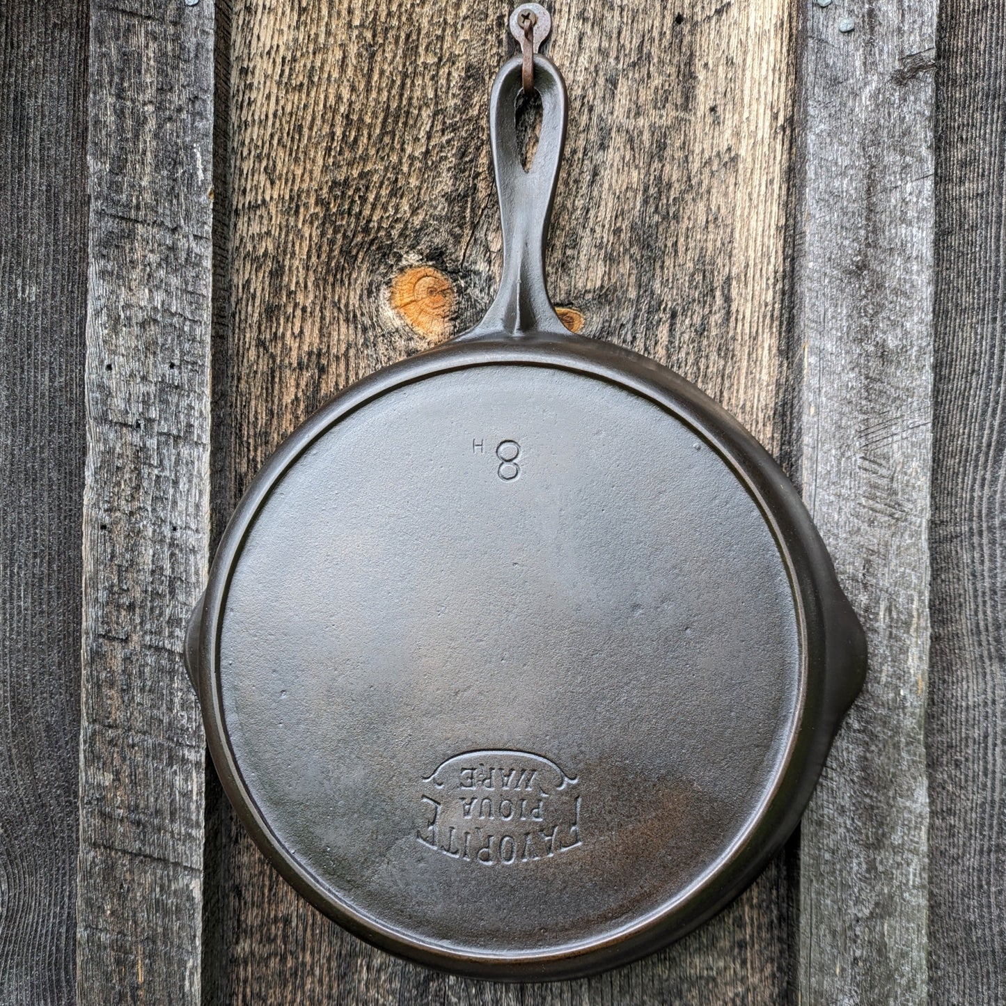 Favorite Piqua Ware #8 Cast Iron Skillet with Smiley Logo and Heat Ring