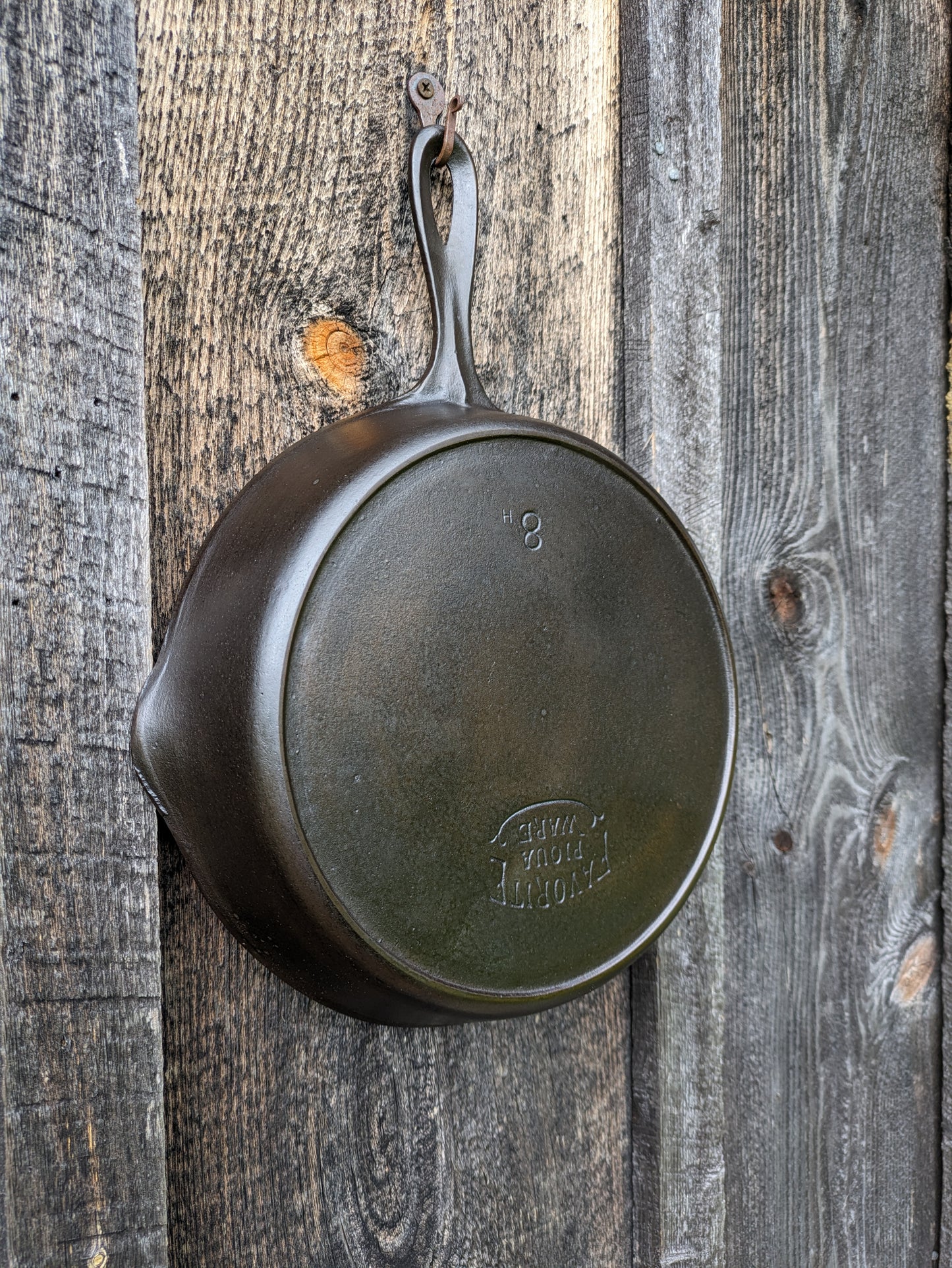 Favorite Piqua Ware #8 Cast Iron Skillet with Smiley Logo and Heat Ring