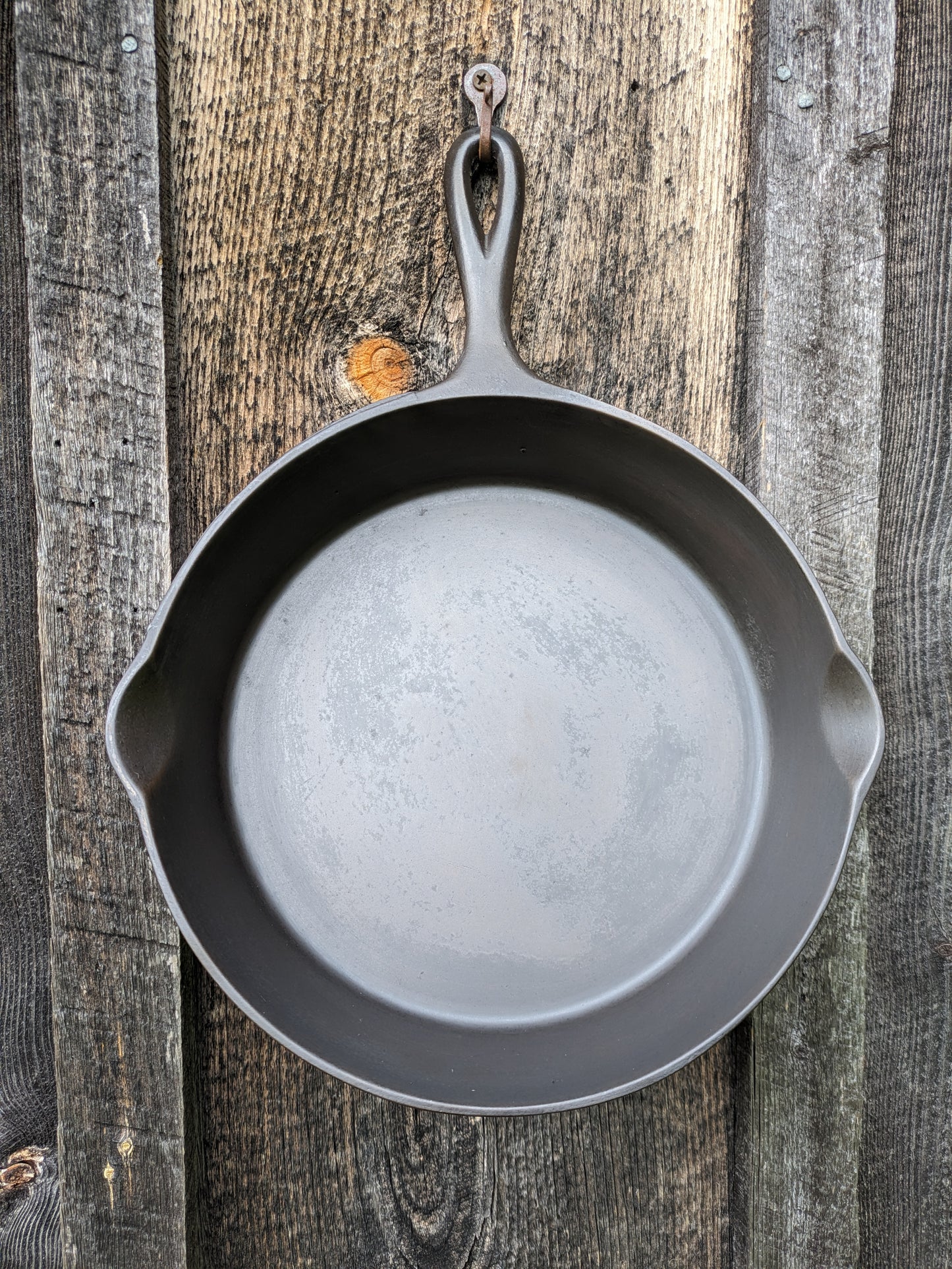 Favorite Piqua Ware #8 Cast Iron Skillet with Smiley Logo and Heat Ring
