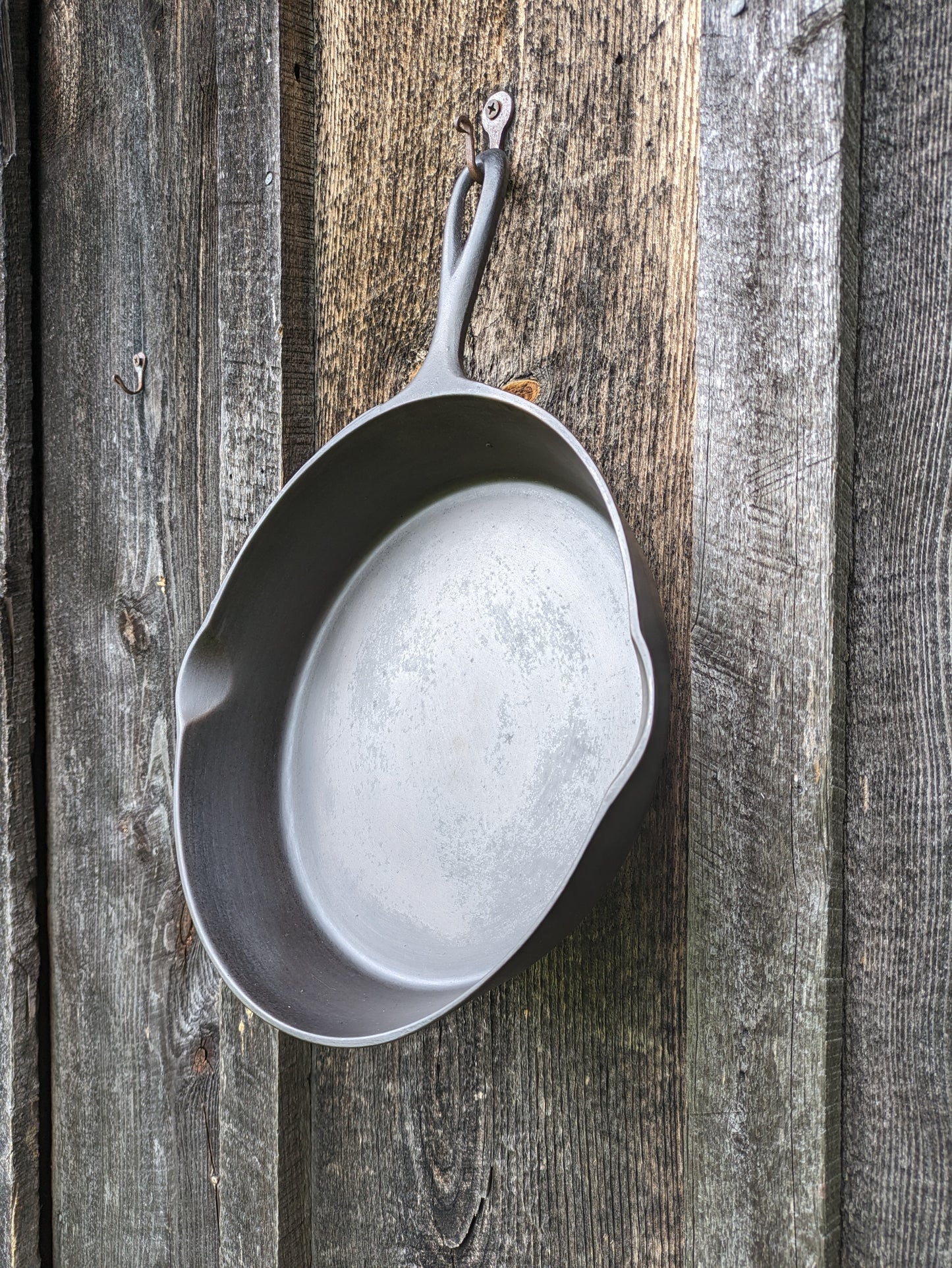 Favorite Piqua Ware #8 Cast Iron Skillet with Smiley Logo and Heat Ring