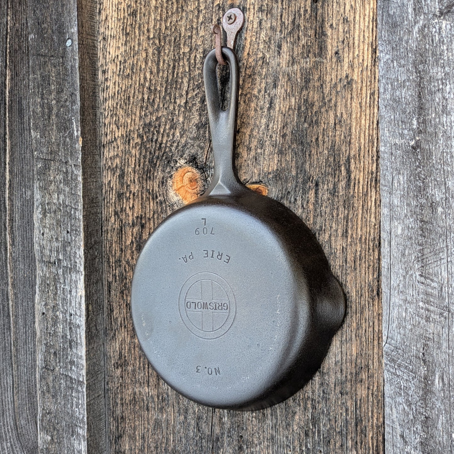 Griswold #3 Cast Iron Skillet 709 B Small Block Logo and Late Handle