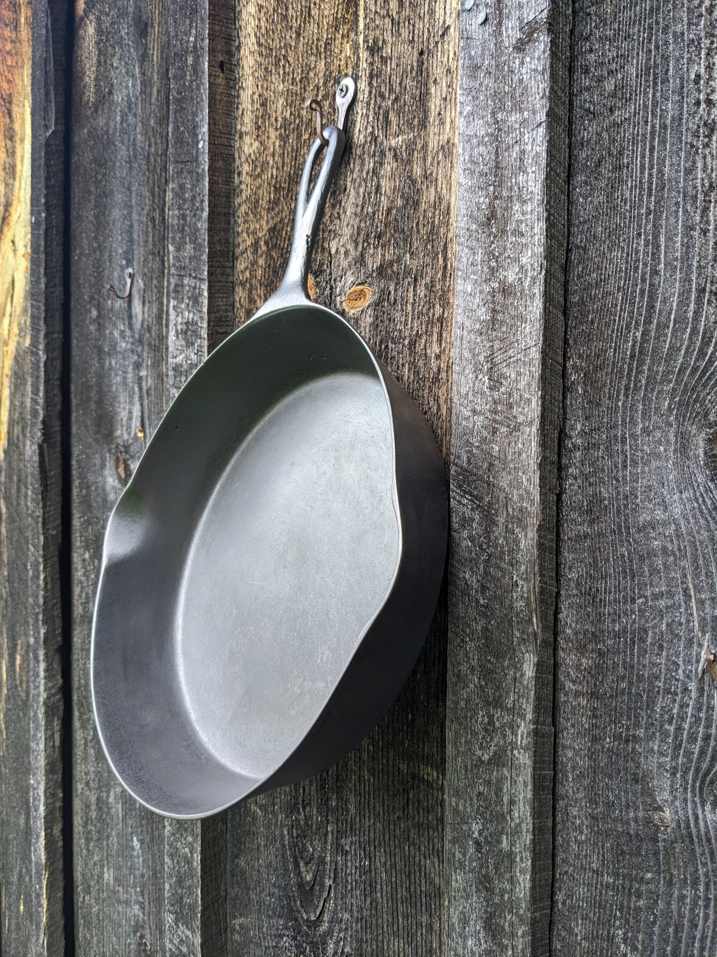 Wapak Early Logo #9 H 710 Cast Iron Skillet