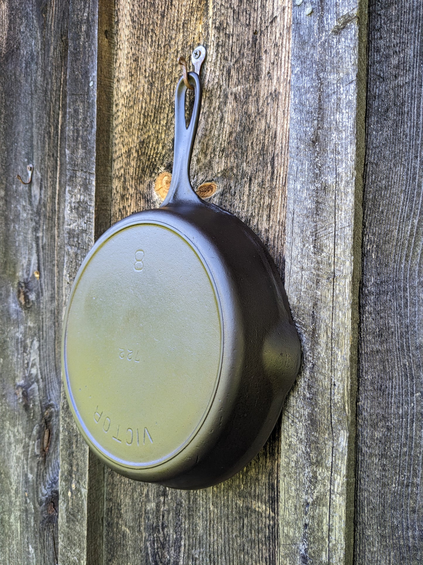Victor by Griswold #8 Cast Iron Skillet 722