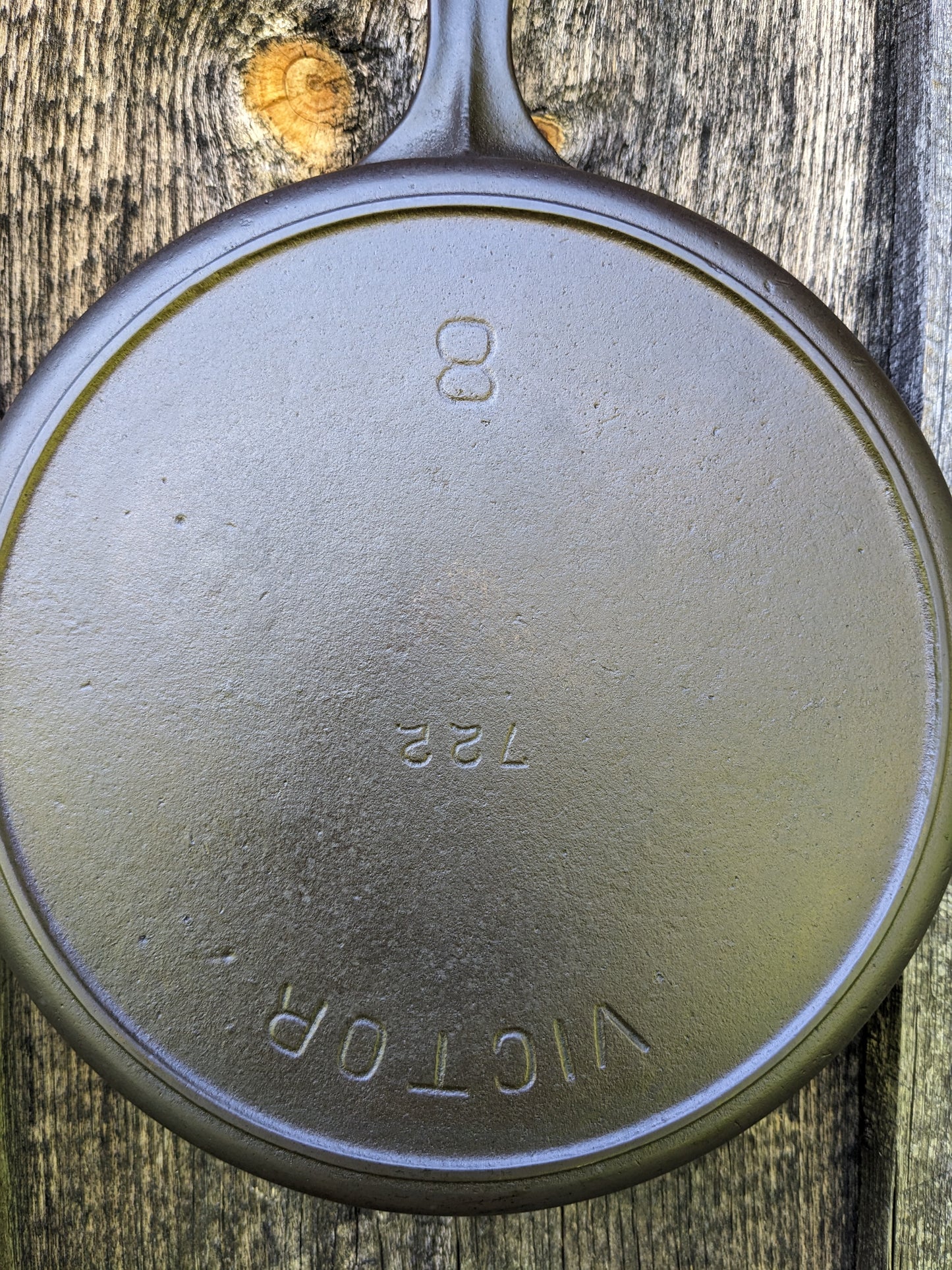 Victor by Griswold #8 Cast Iron Skillet 722