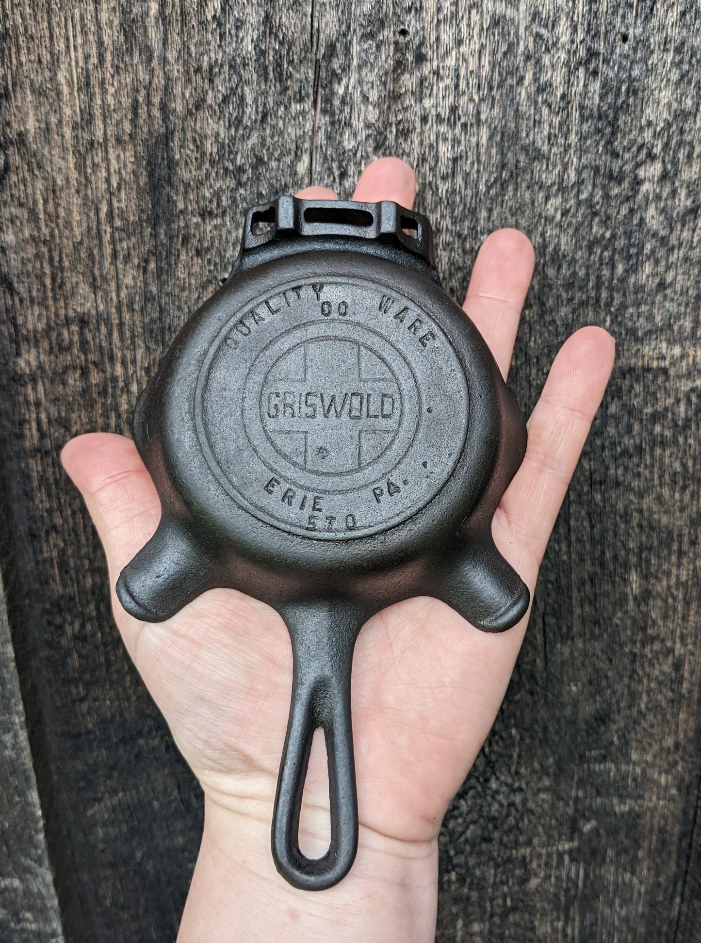 Griswold 570 Cast Iron Ash Tray