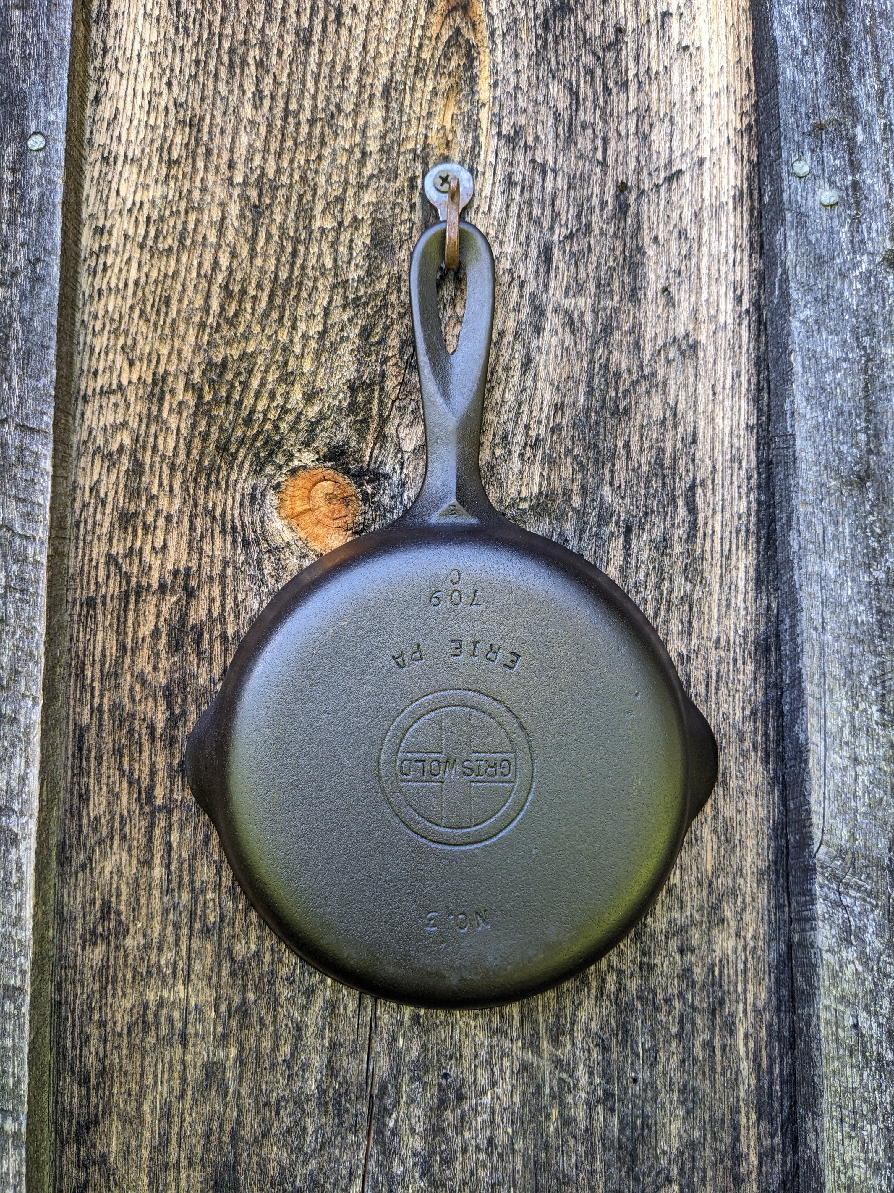 Griswold No. 3 Cast Iron Egg Skillet, Small Block Logo 709 – Cast & Clara  Bell