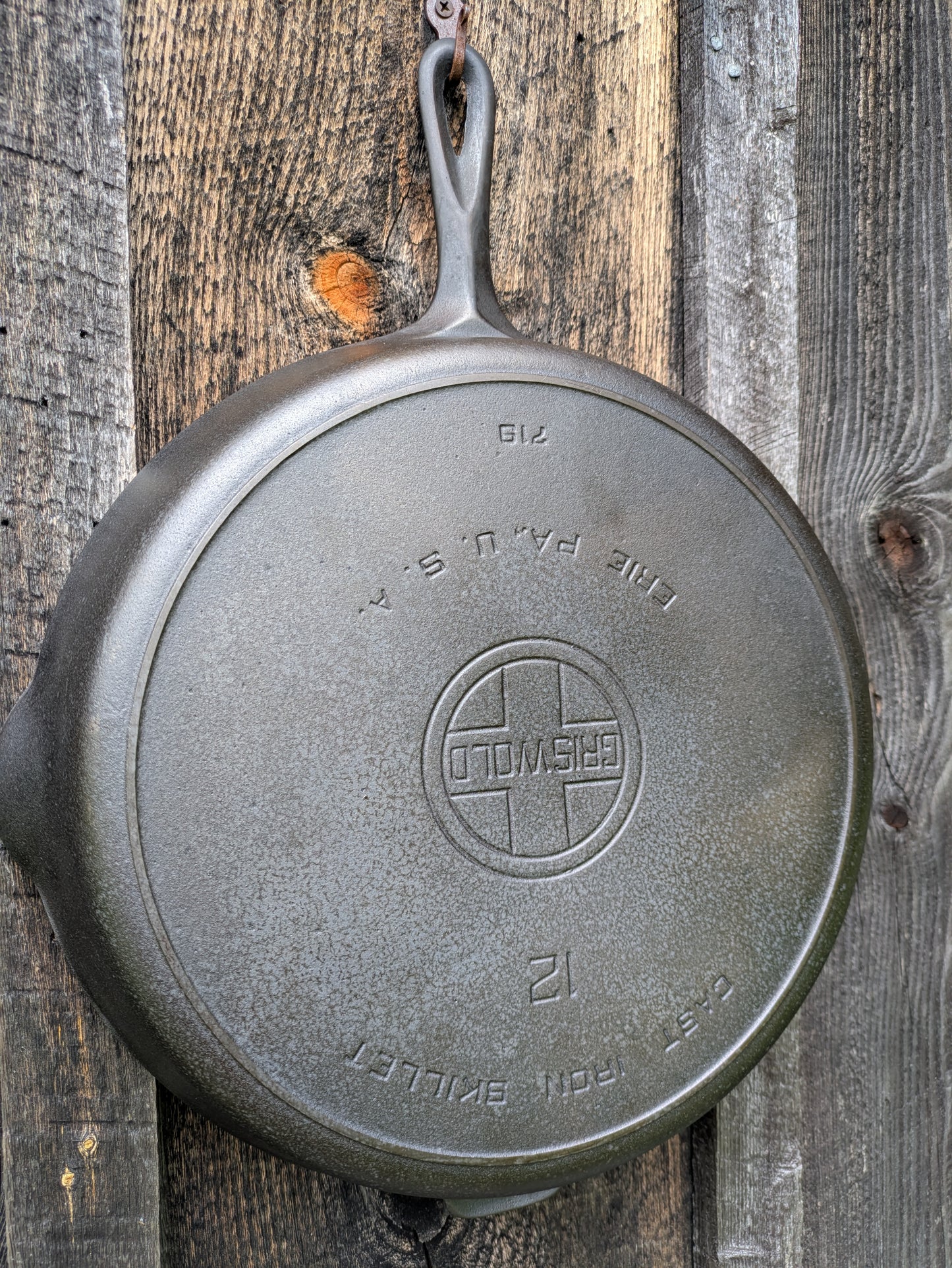 Large Griswold #12 Cast Iron Skillet with Large Block Logo and Heat Ring, Erie PA 719