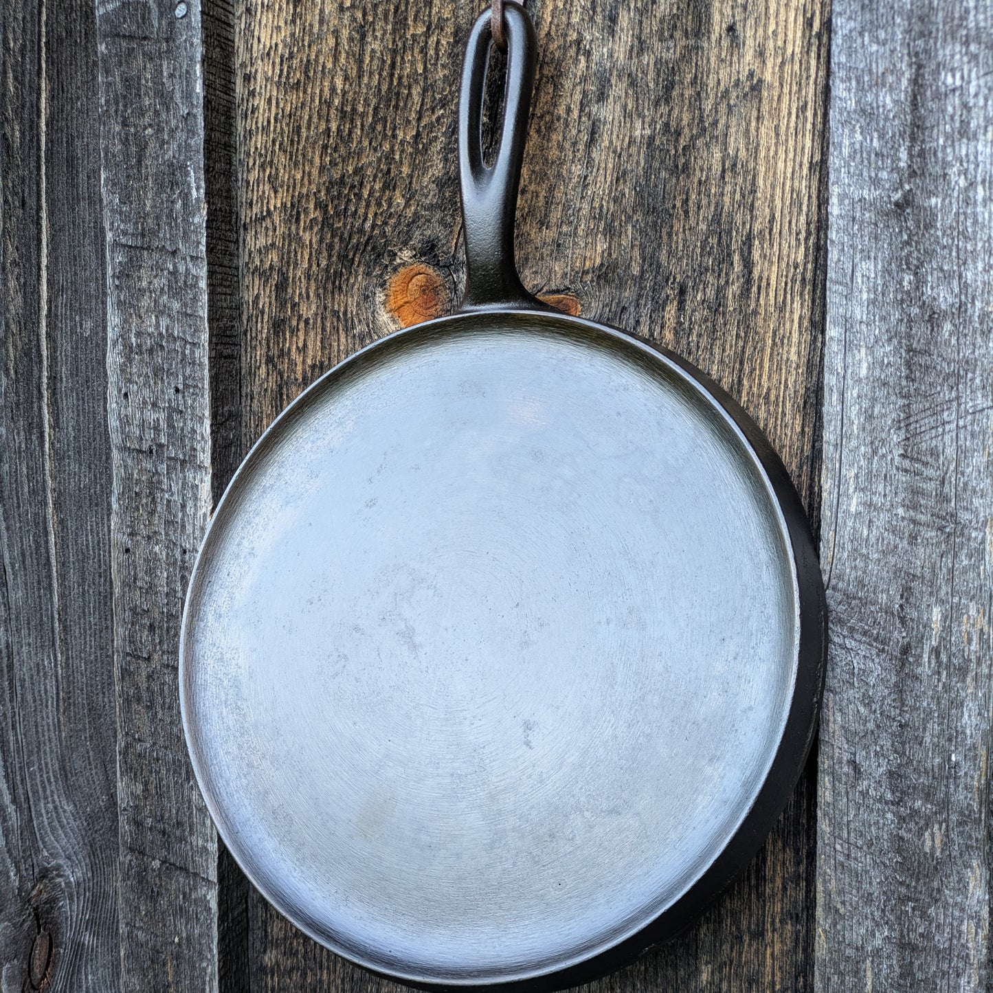 Wagner Ware #8 Cast Iron Round Griddle with Handle 1108