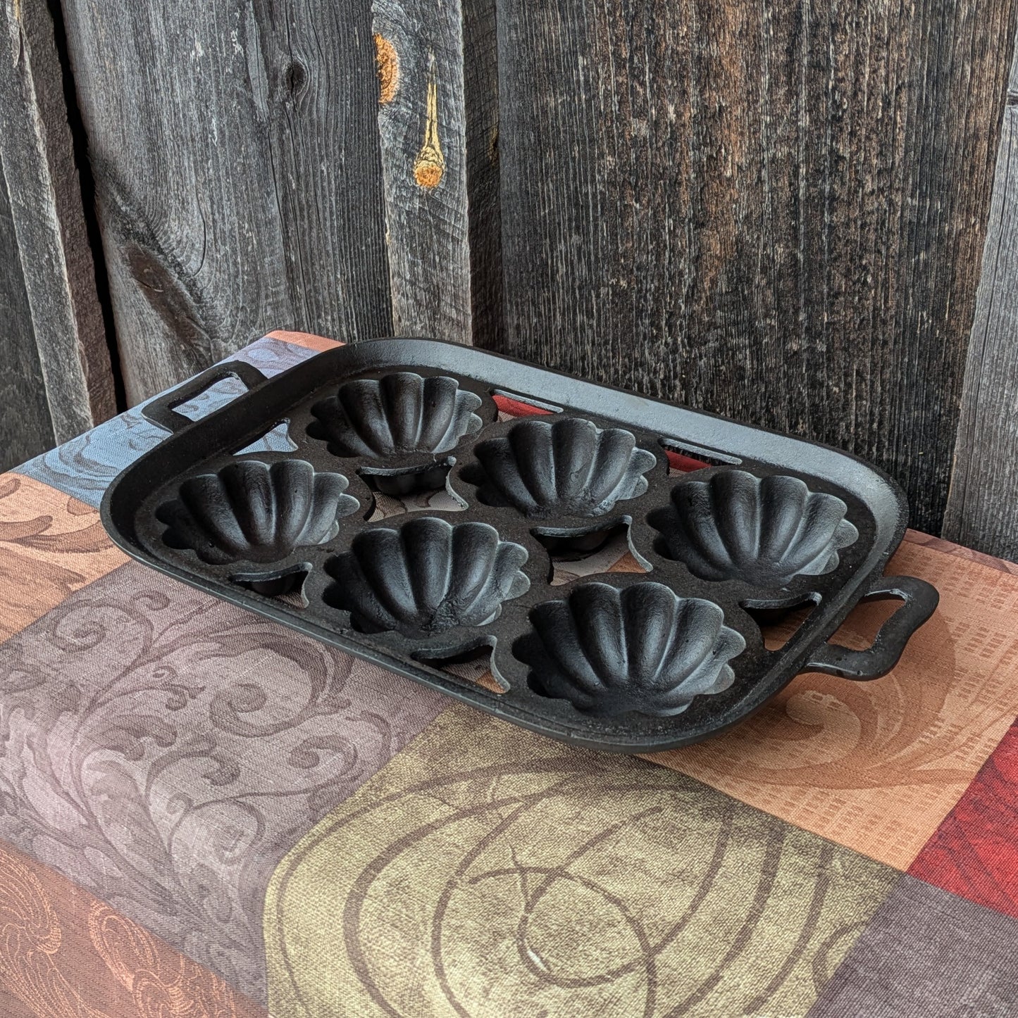 Antique Gatemarked Cast Iron Turk's Head Gem Pan