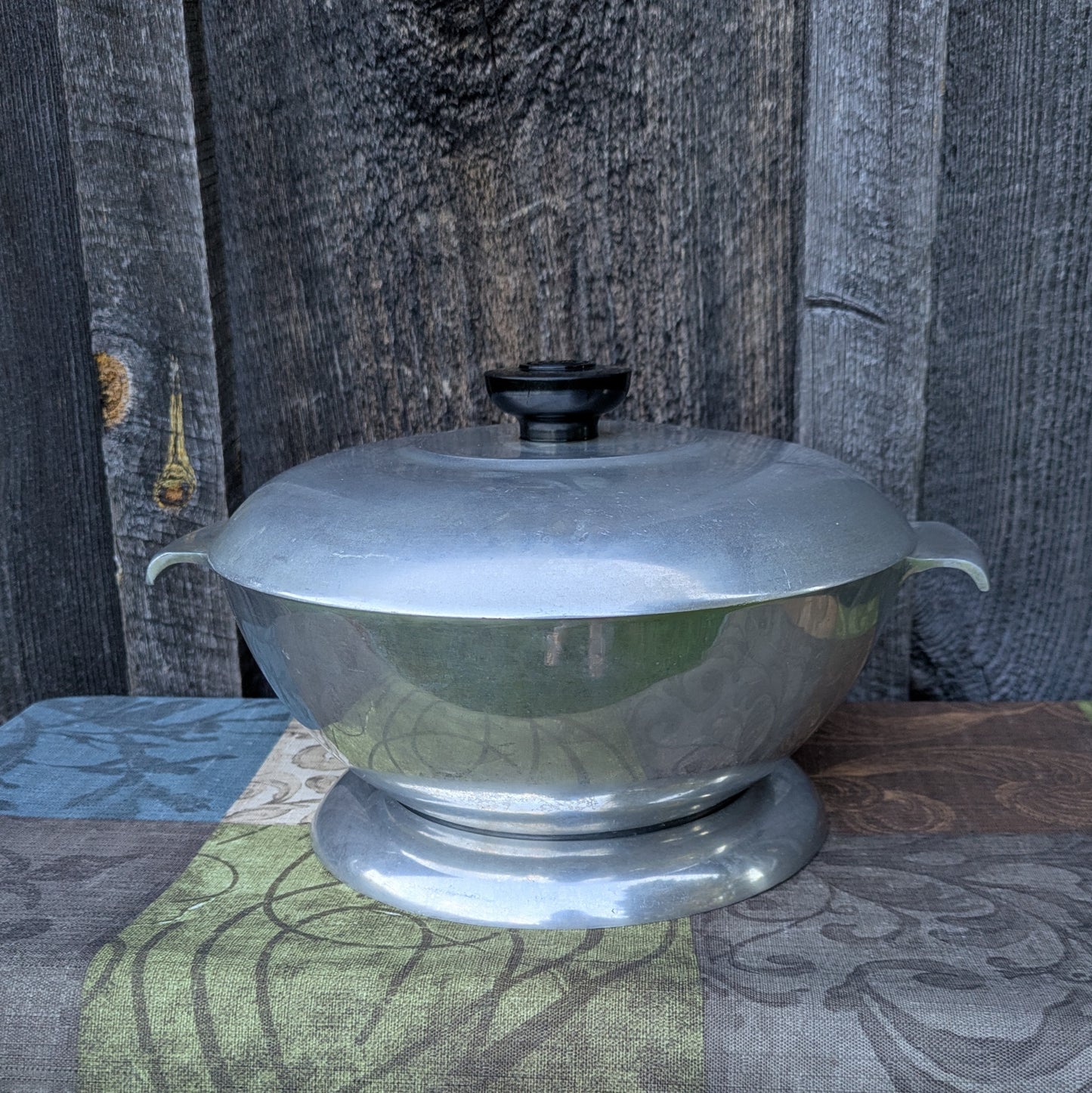 Vintage Magnalite Bun Warmer or Casserole Dish 4052. Complete Set with Lid and Trivet