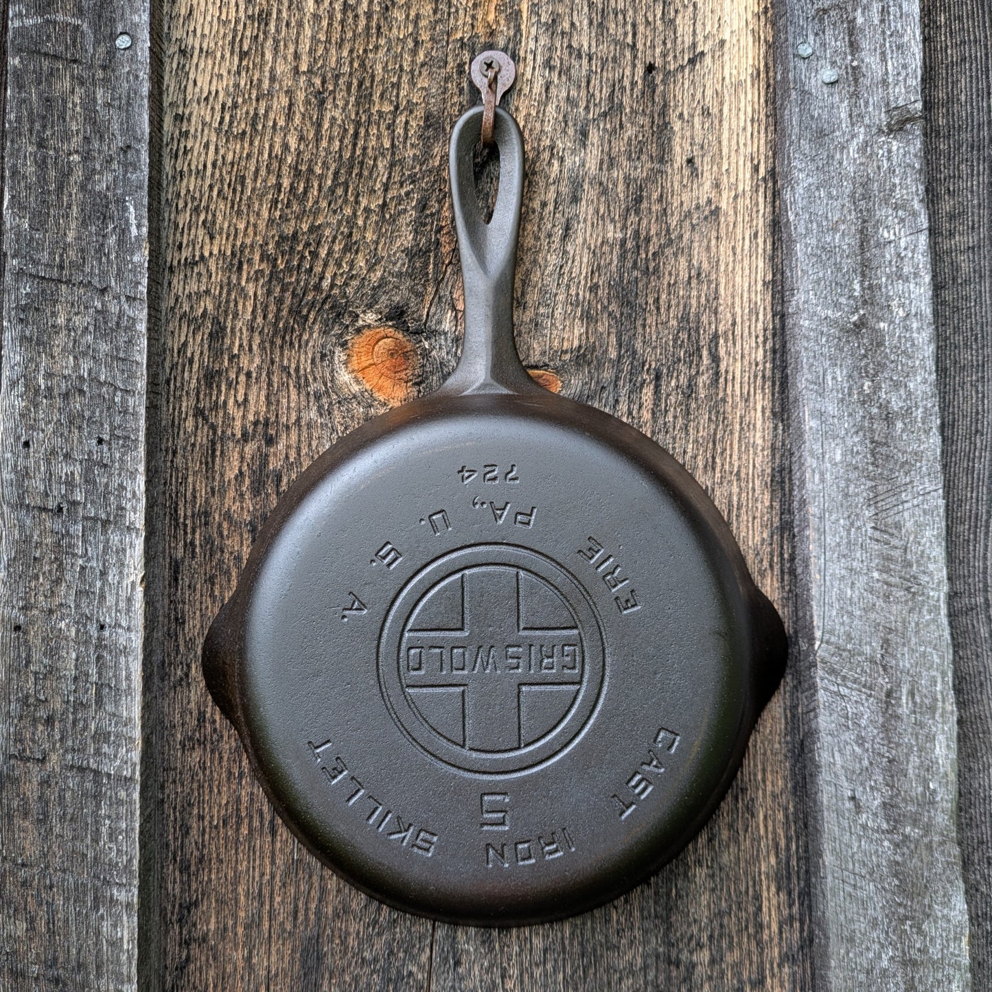 Griswold #5 Cast Iron Skillet with Large Block Logo and Smooth Bottom 724
