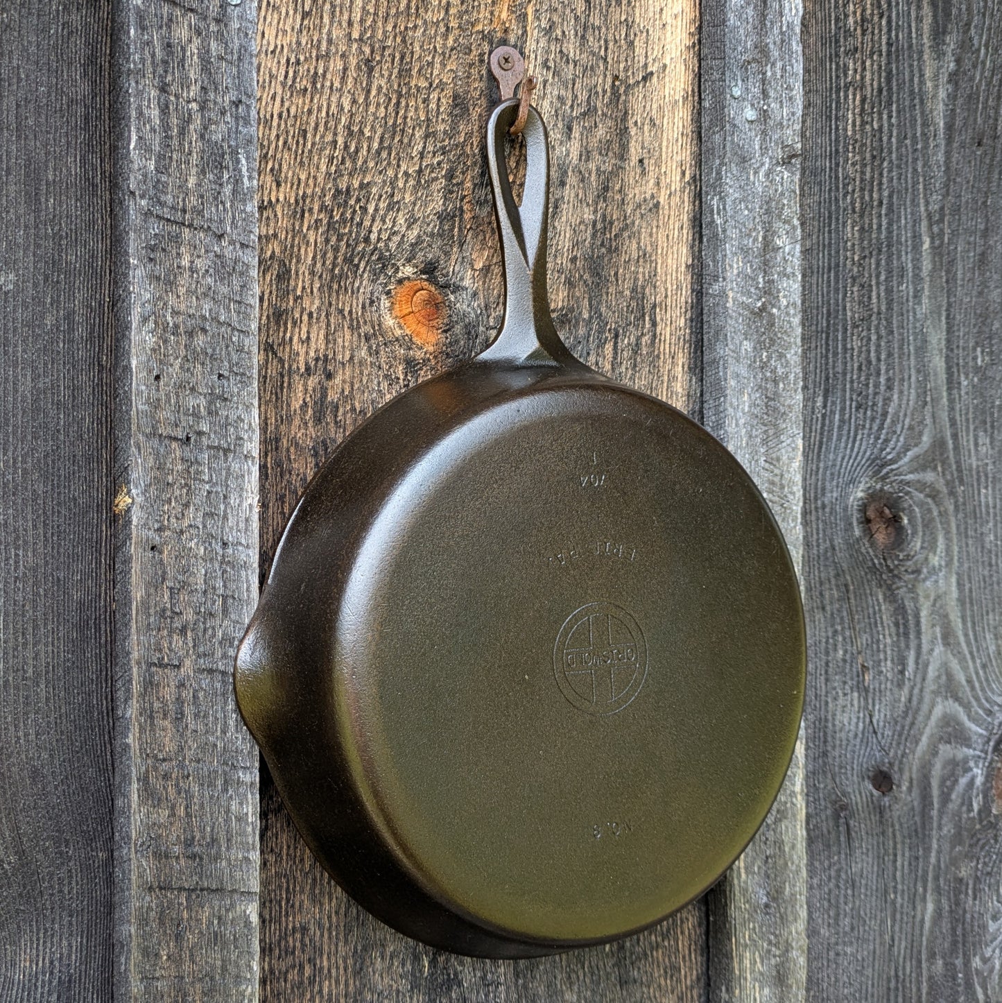 Vintage Griswold #8 Cast Iron Skillet with Early Handle 704 F