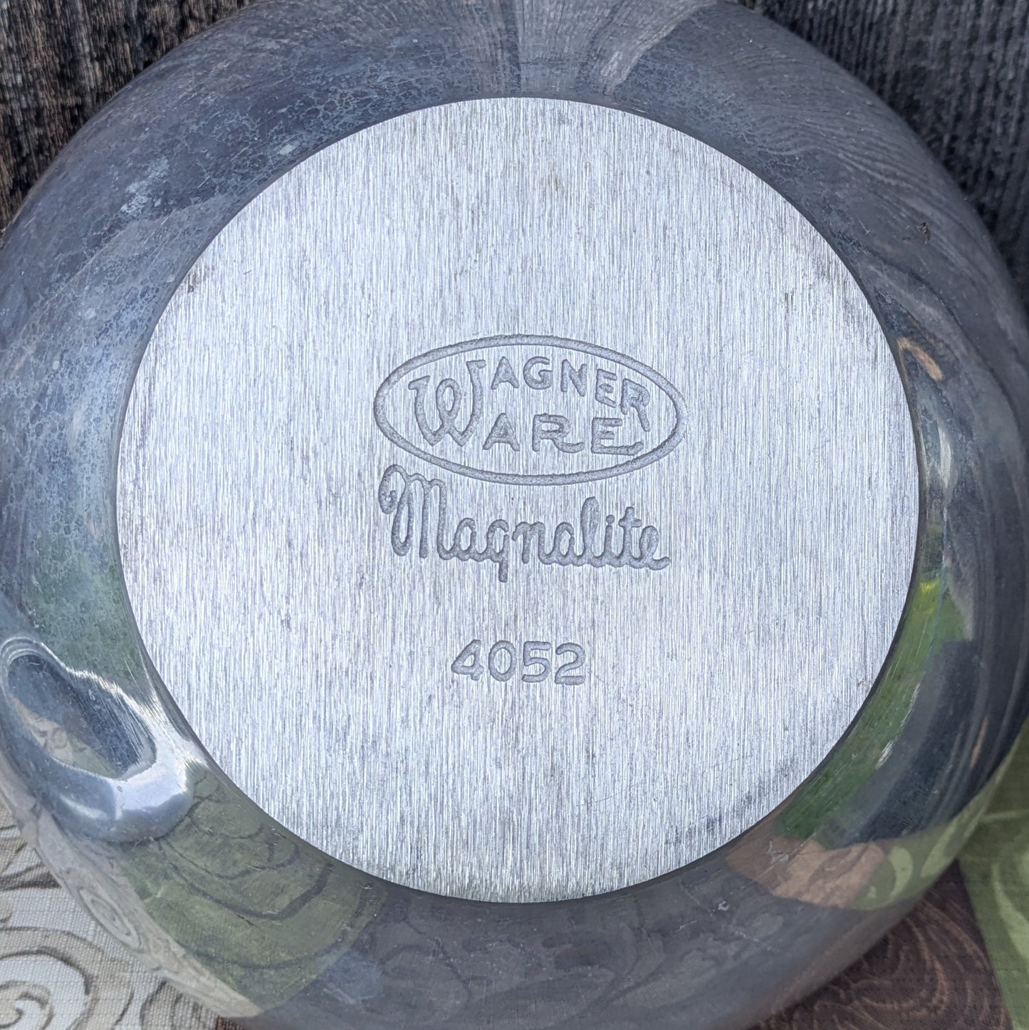 Vintage Magnalite Bun Warmer or Casserole Dish 4052. Complete Set with Lid and Trivet