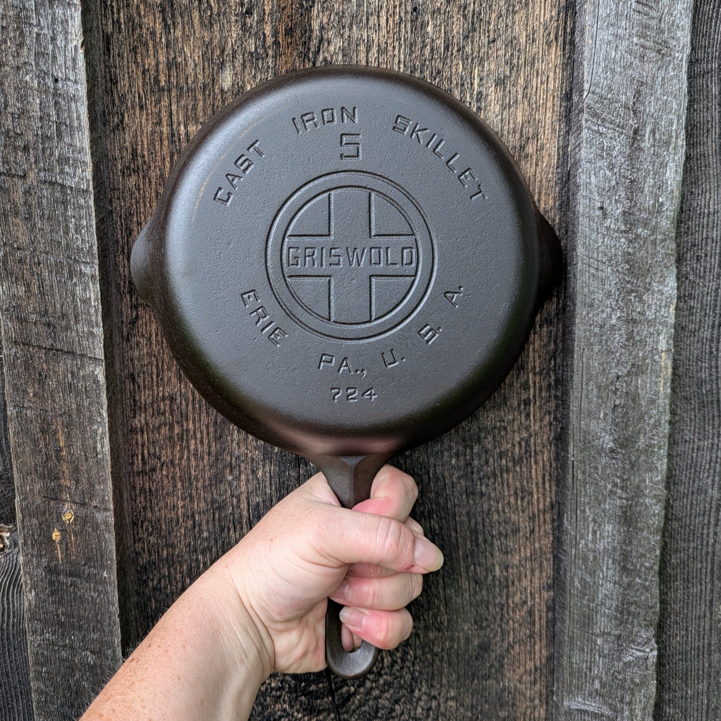 Griswold #5 Cast Iron Skillet with Large Block Logo and Smooth Bottom 724