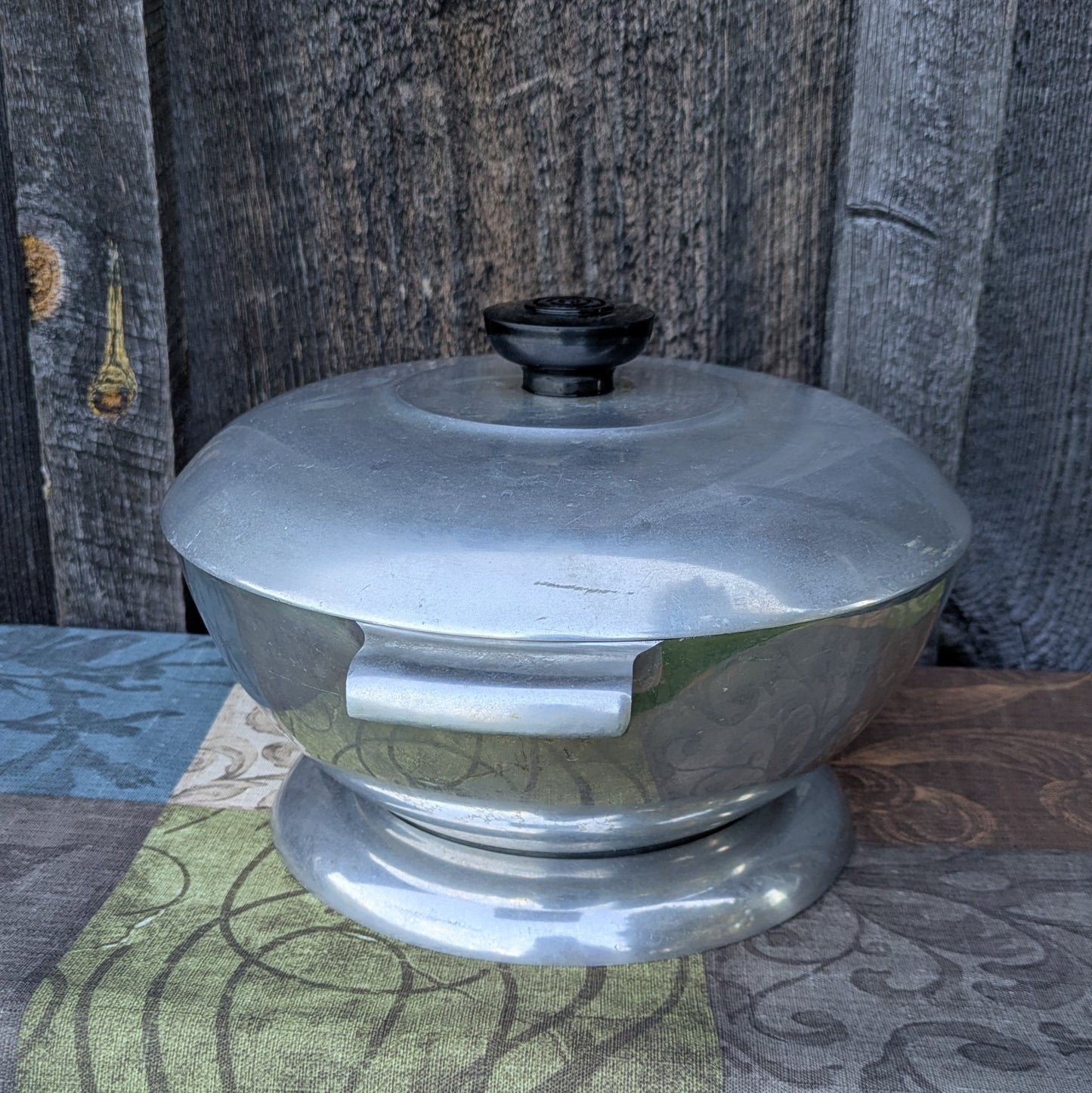 Vintage Magnalite Bun Warmer or Casserole Dish 4052. Complete Set with Lid and Trivet