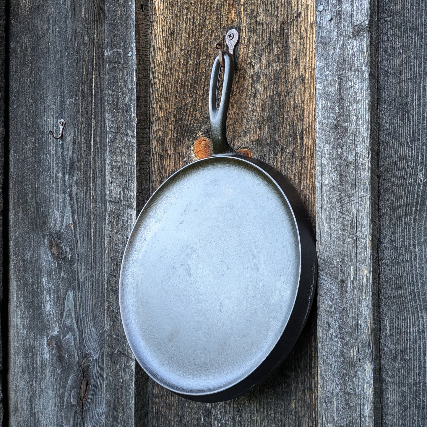 Wagner Ware #8 Cast Iron Round Griddle with Handle 1108