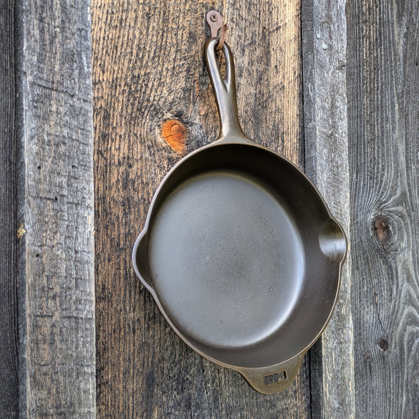 Vintage Griswold #5 Hinge Tab Cast Iron Skillet with Small Block Logo
