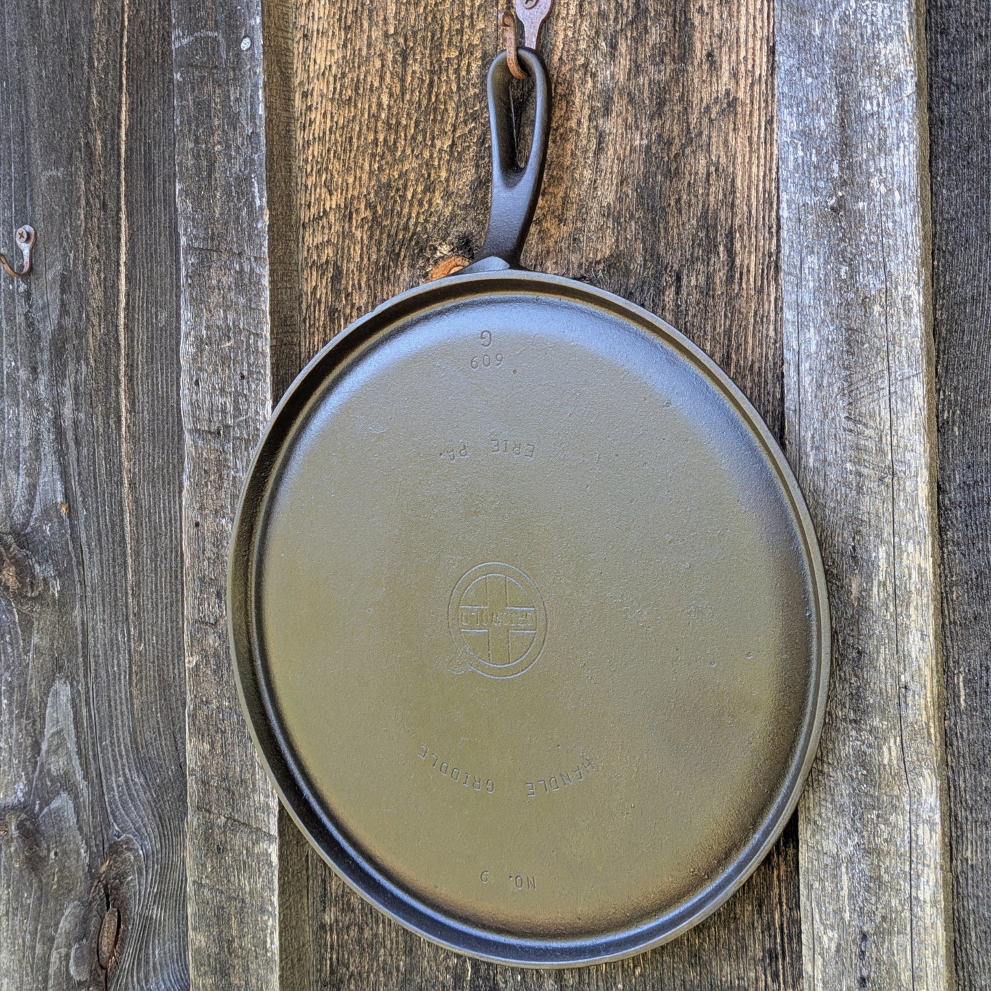 Griswold #9 Handle Griddle Cast Iron Skillet 609 G Small Block Logo