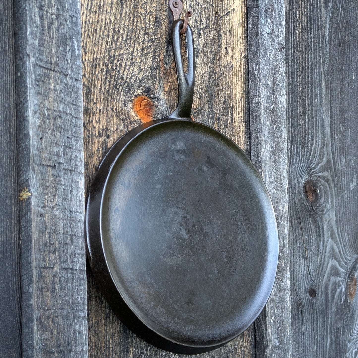 Wagner Ware #8 Cast Iron Round Griddle with Handle 1108