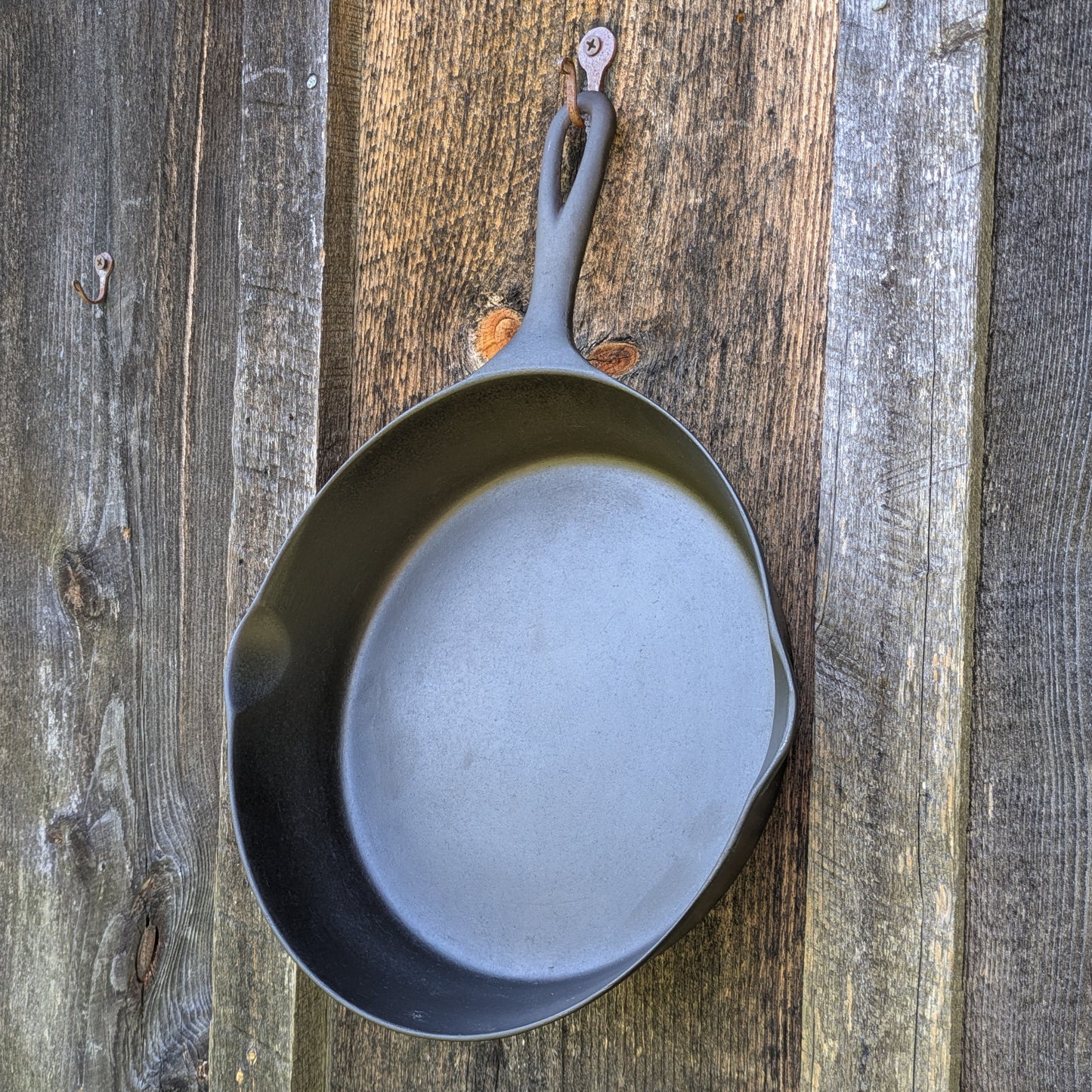 Wapak #7 Early Logo Cast Iron Skillet 703 with Heat Ring