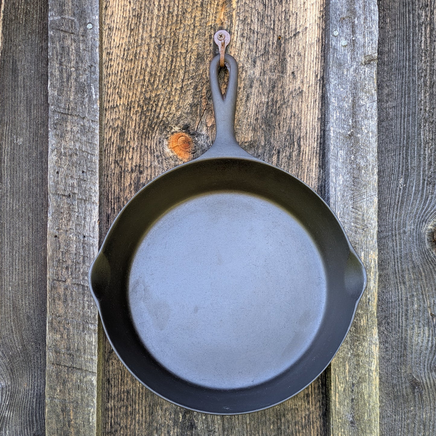 Wapak #7 Early Logo Cast Iron Skillet 703 with Heat Ring