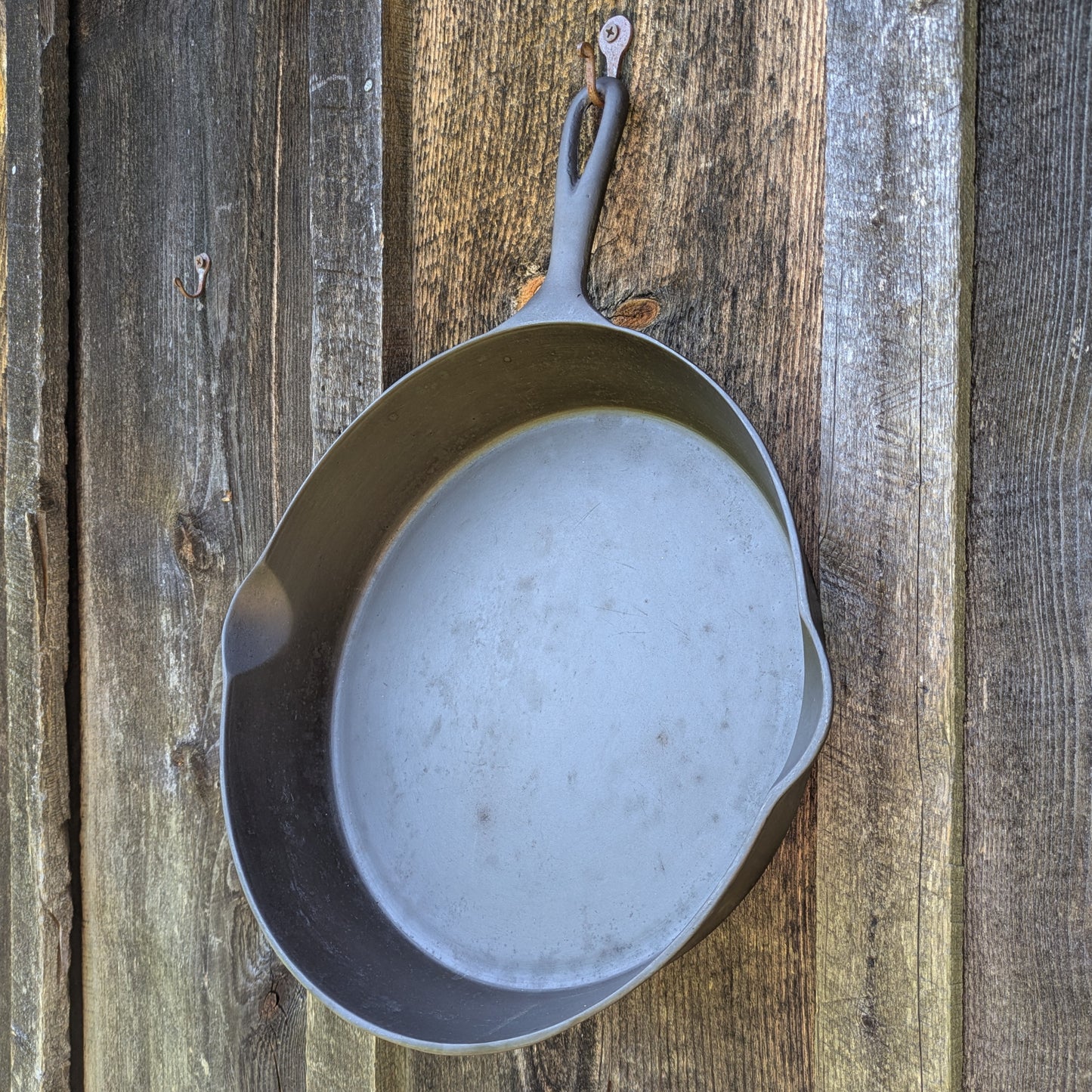 Antique Wapak #10 Early Logo Cast Iron Skillet with Heat Ring