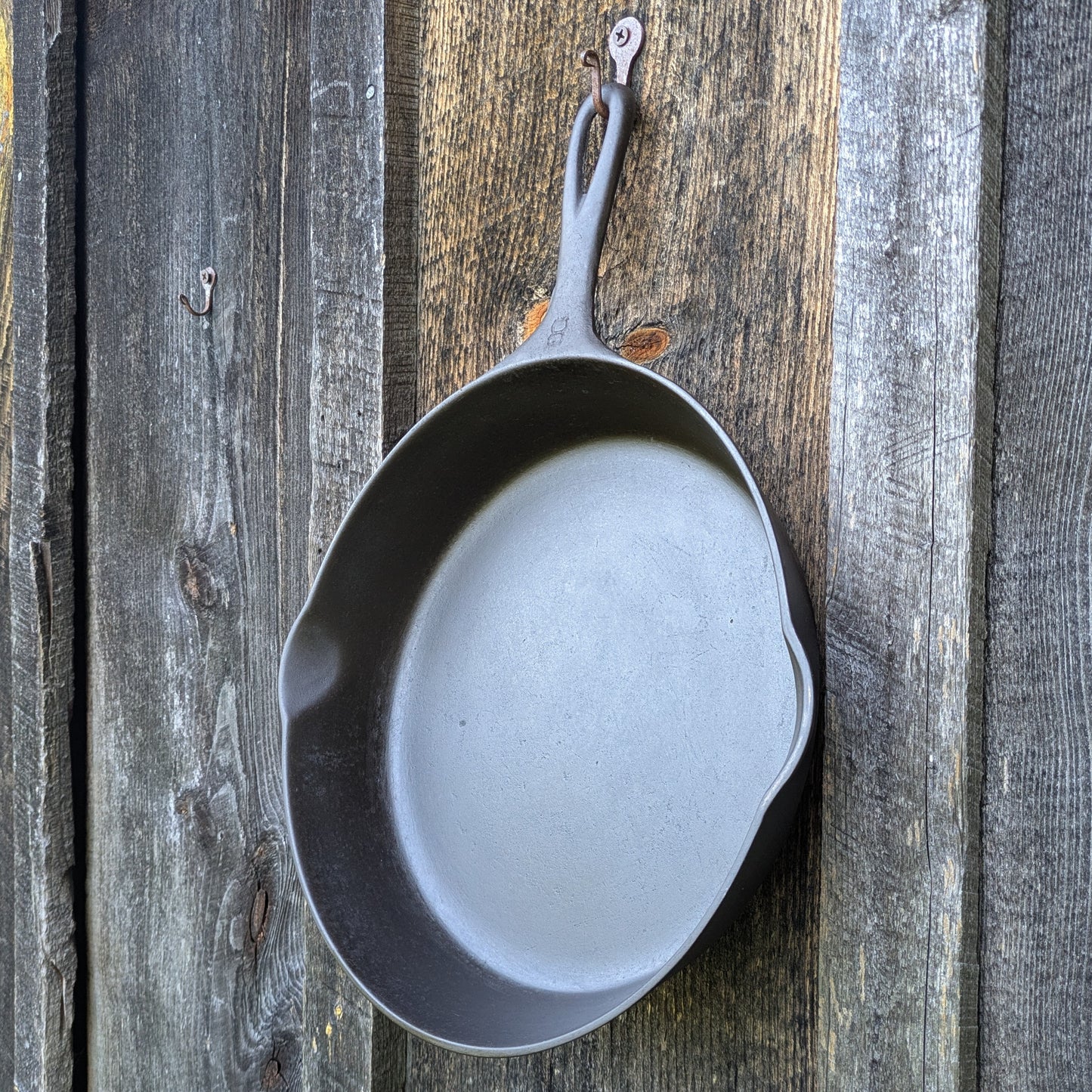 Griswold Cast Iron Skillet #8 Large Block Logo and Heat Ring 704 V