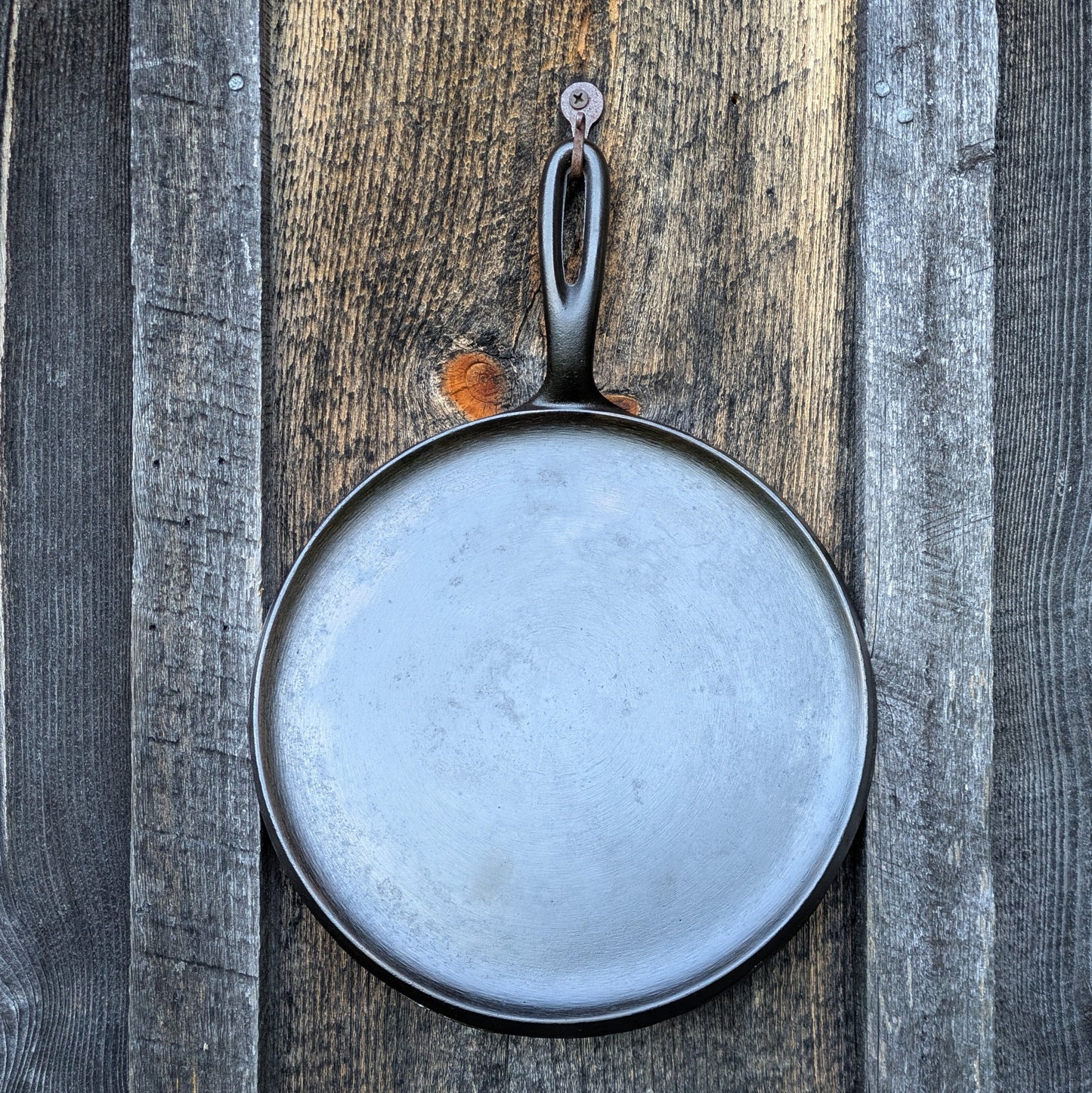 Wagner Ware #8 Cast Iron Round Griddle with Handle 1108