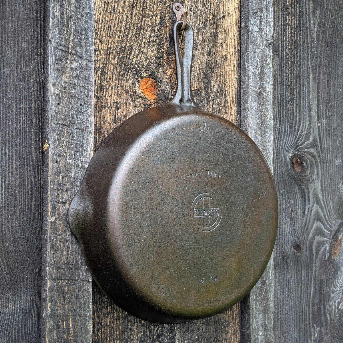 Griswold #9 Cast Iron Skillet with Small Block Logo and Grooved Handle 710 C