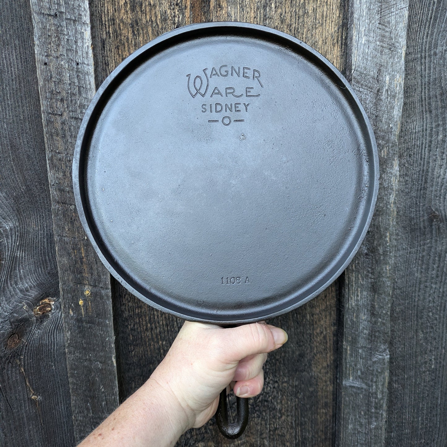 Wagner Ware #8 Cast Iron Round Griddle with Handle 1108