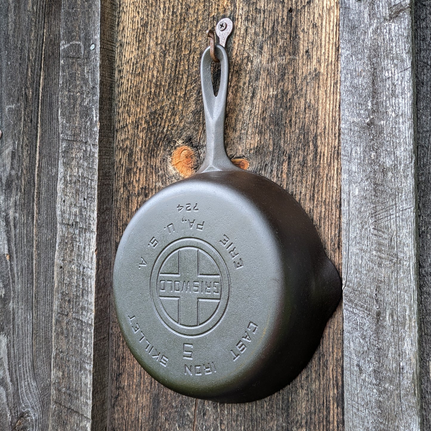 Griswold #5 Cast Iron Skillet with Large Block Logo and Smooth Bottom 724