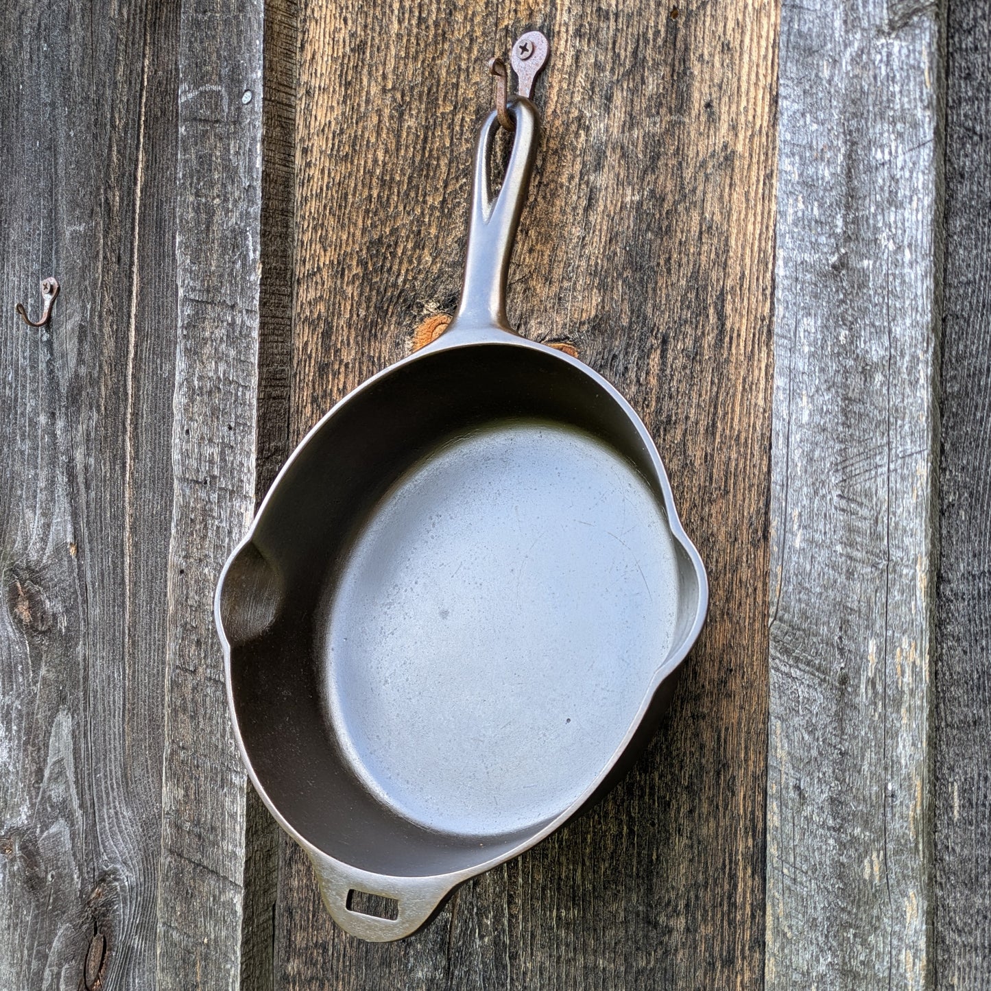 Vintage Griswold #5 Hinge Tab Cast Iron Skillet with Small Block Logo