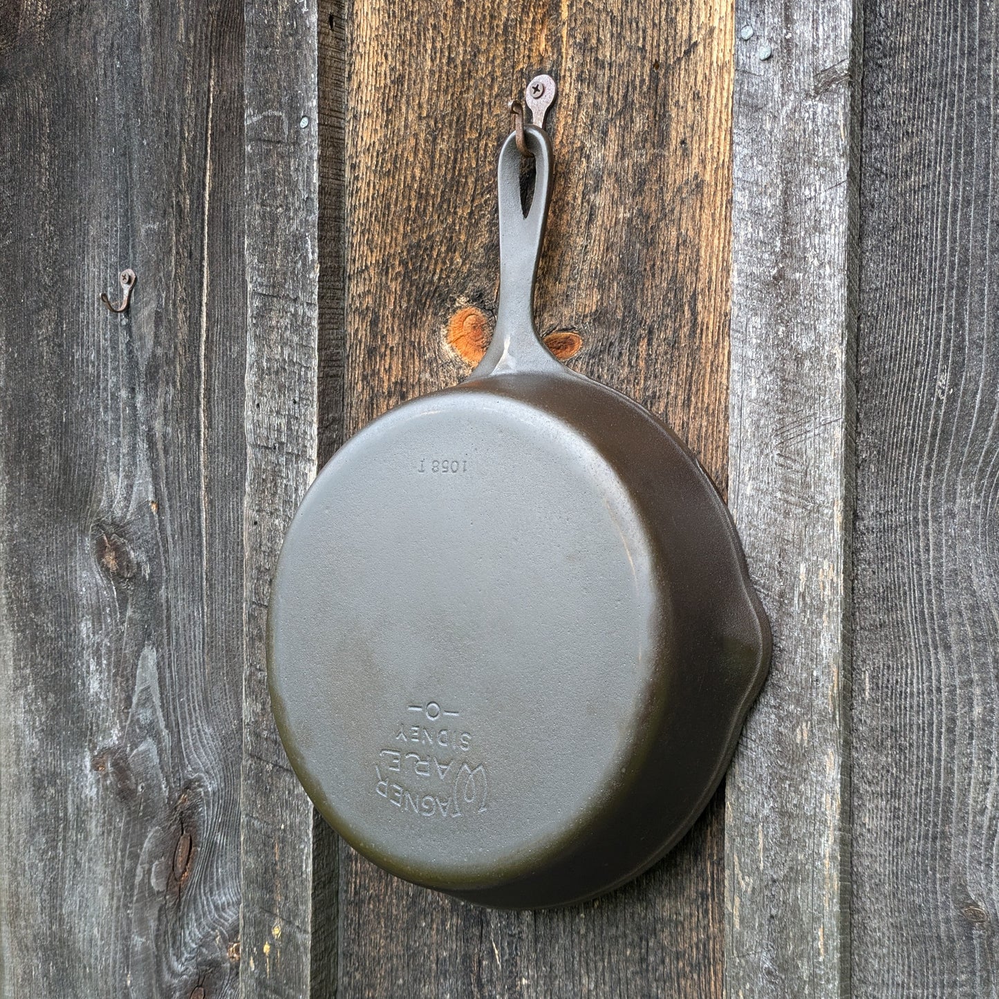 Vintage Wagner Ware Sidney O #8 Cast Iron Skillet 1058 T