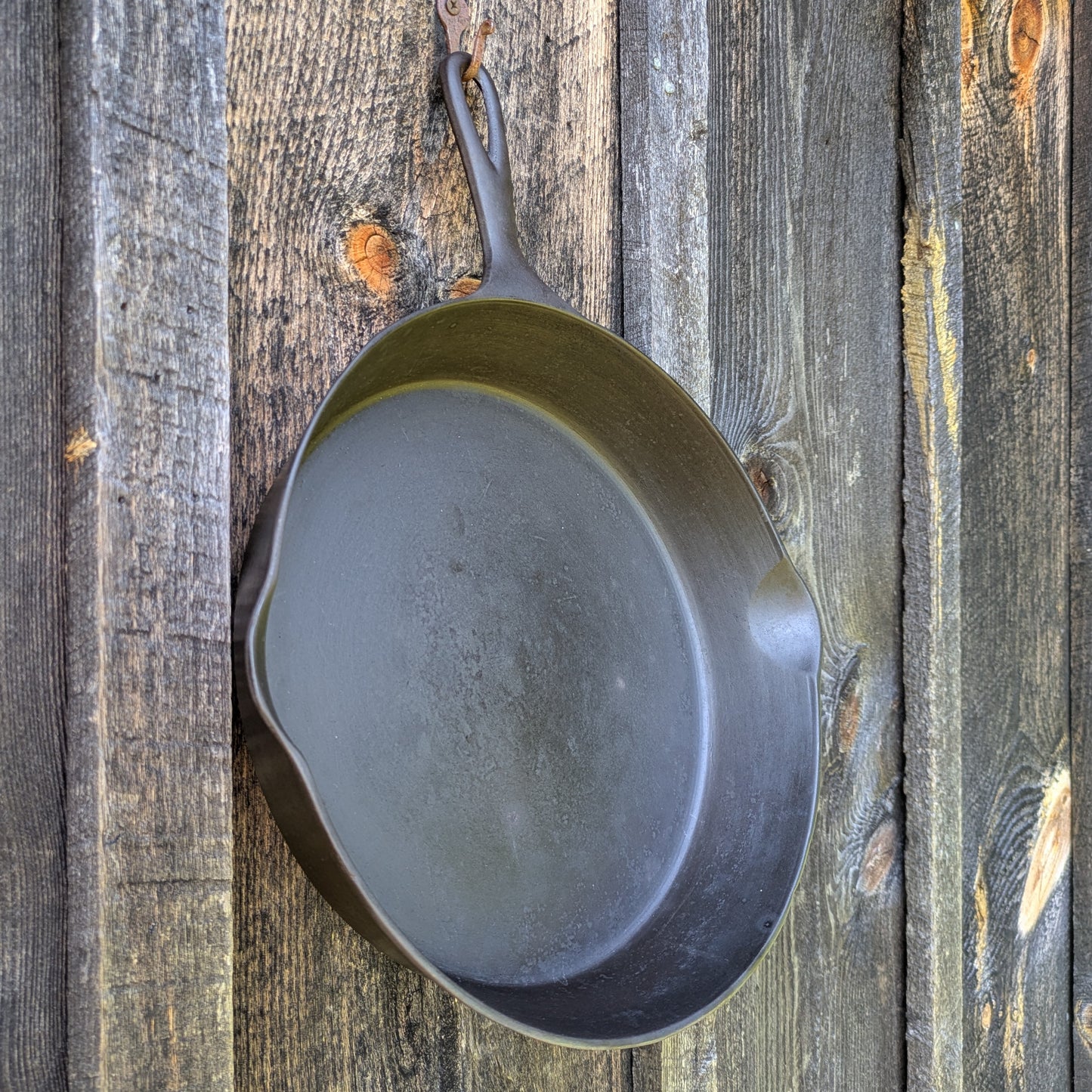 Antique Wapak #10 Early Logo Cast Iron Skillet with Heat Ring