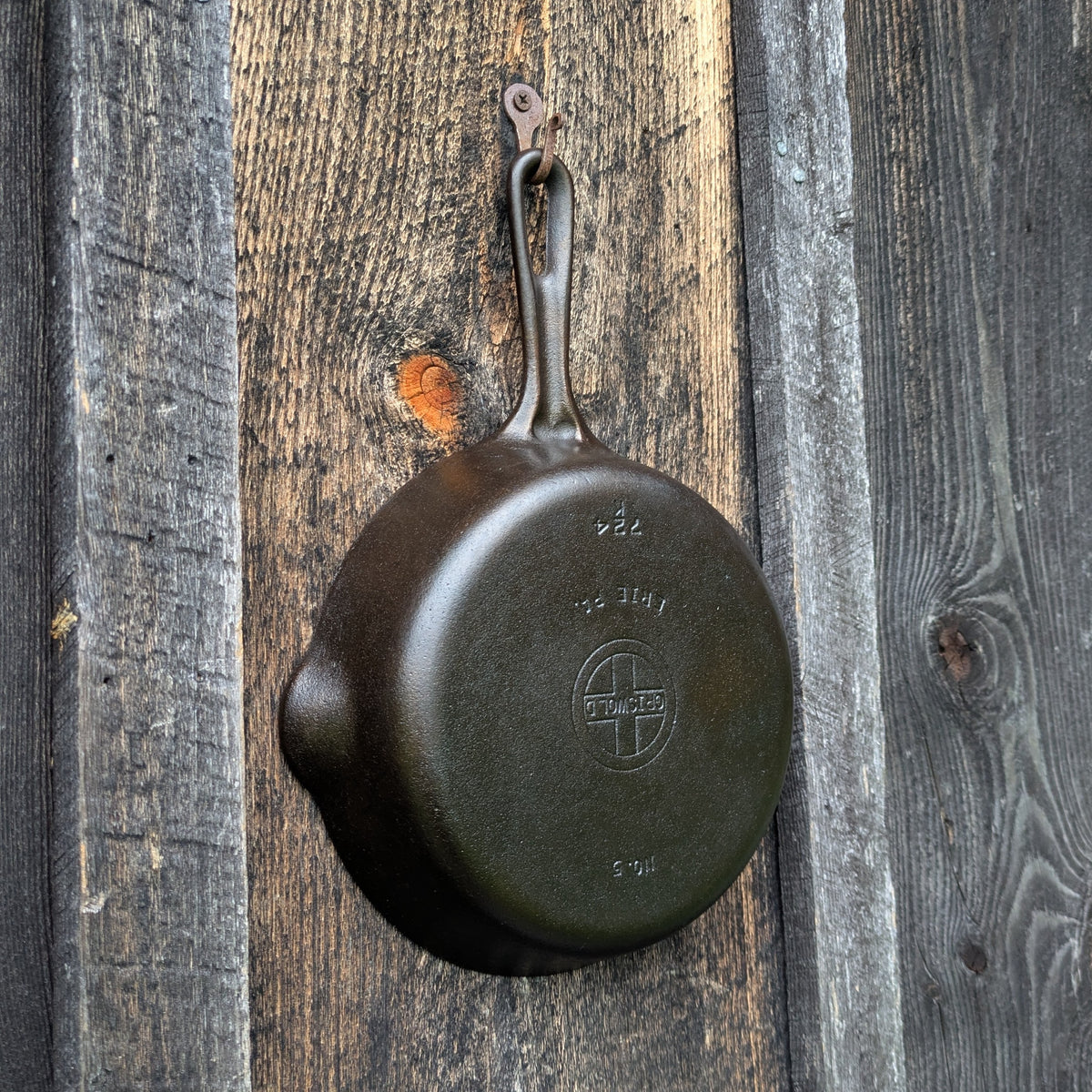Vintage Griswold #5 Cast Iron Skillet with Small Block Logo and Grooved Handle 724 K