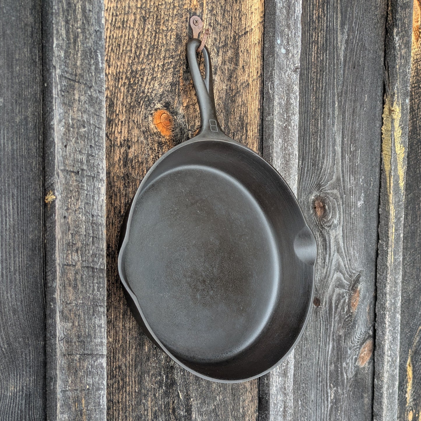 Vintage Griswold #8 Cast Iron Skillet with Small Block Logo and Early Handle 704 F