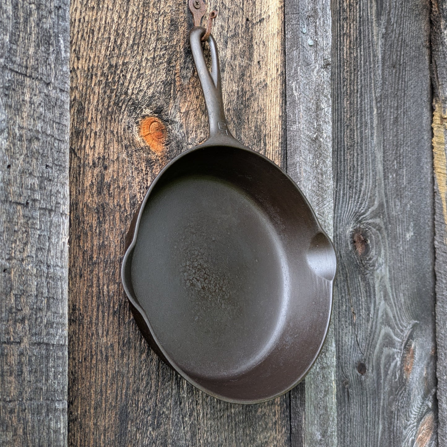 Griswold #5 Cast Iron Skillet with Large Block Logo and Smooth Bottom 724