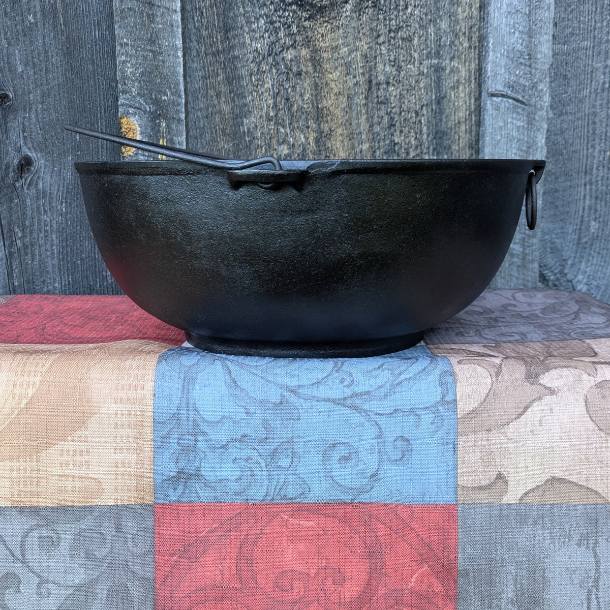 Wagner Ware Scotch Bowl #4 with Arc Logo