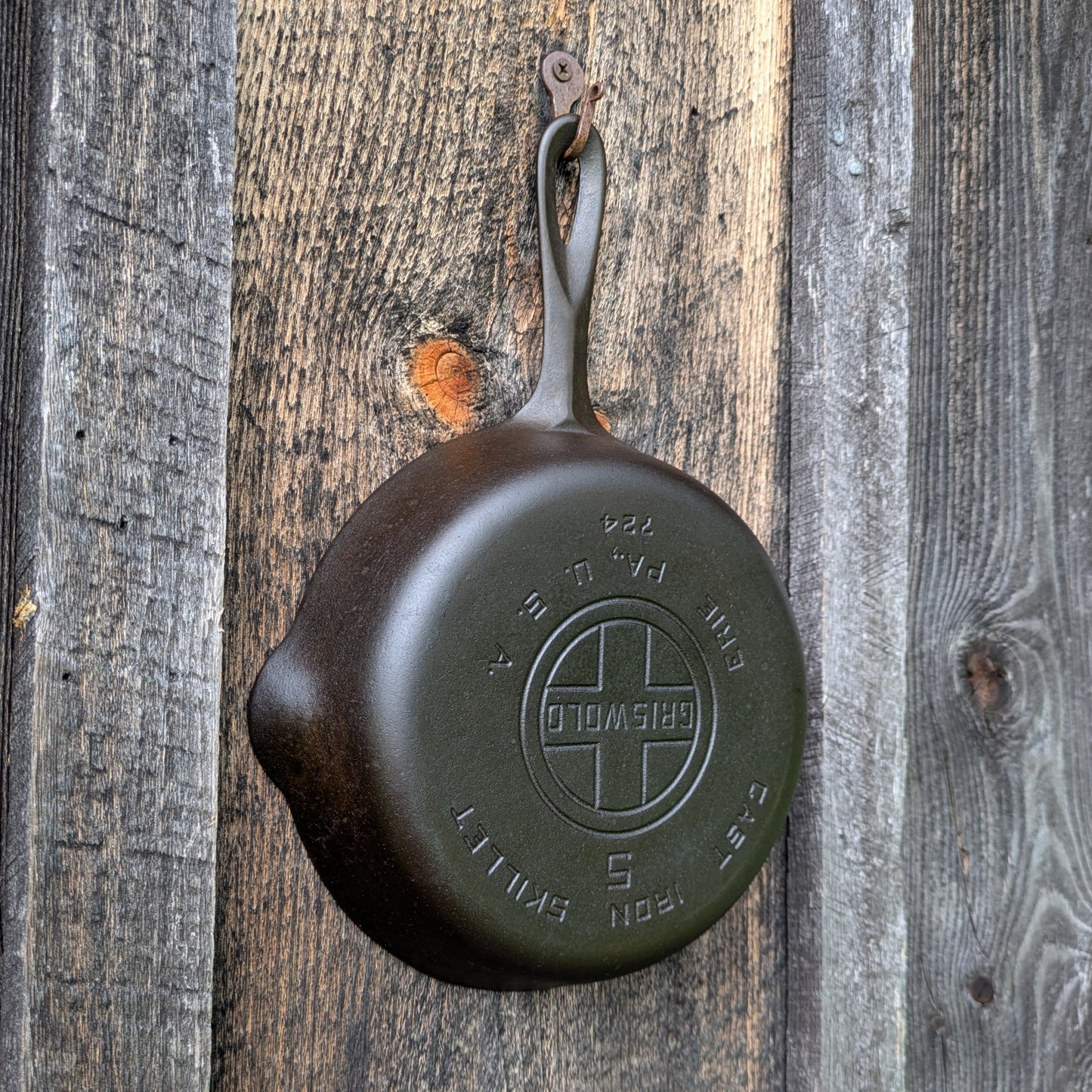 Griswold #5 Cast Iron Skillet with Large Block Logo and Smooth Bottom 724