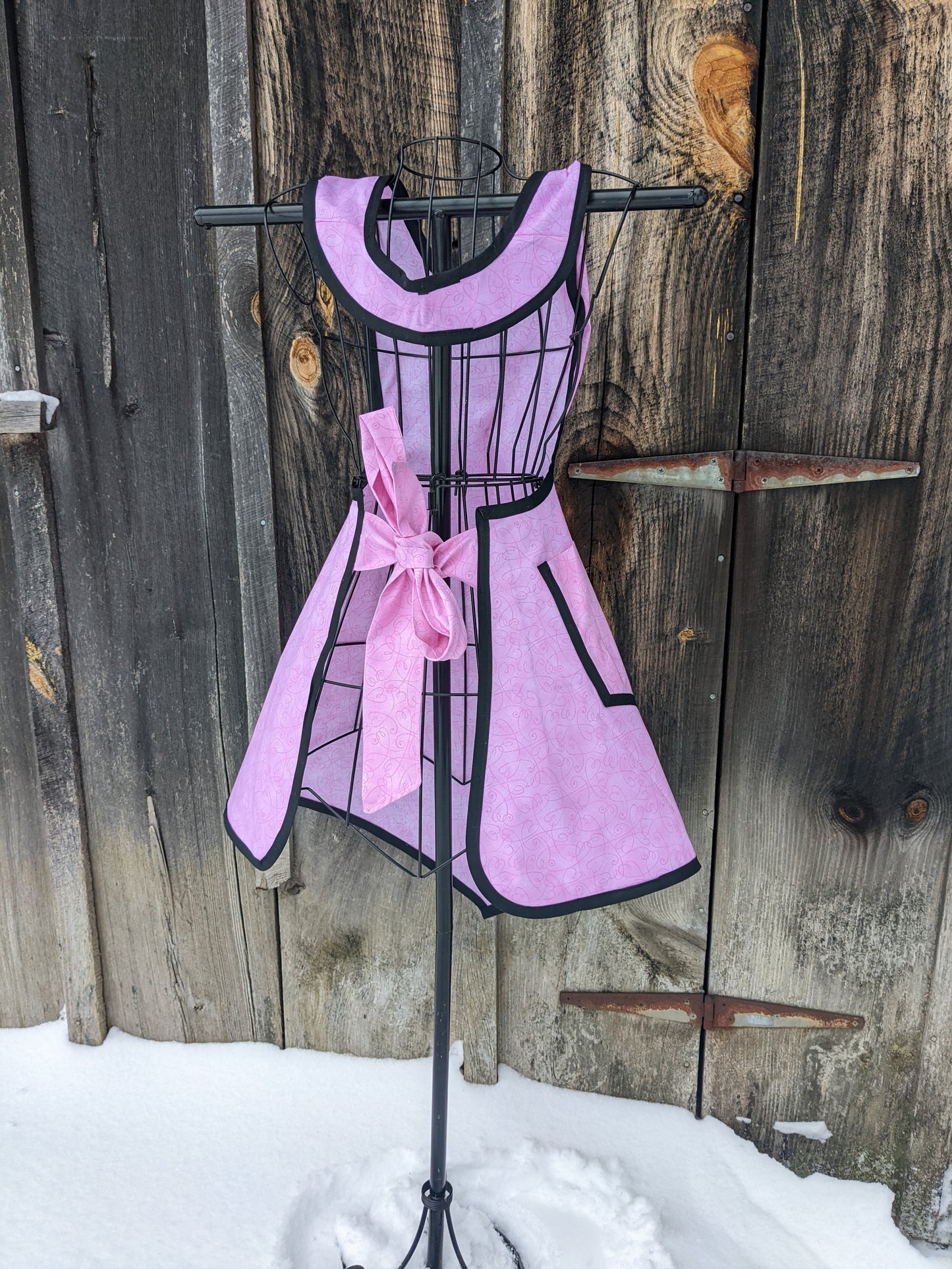 Sweetheart Vintage Inspired Apron in Pink and Black