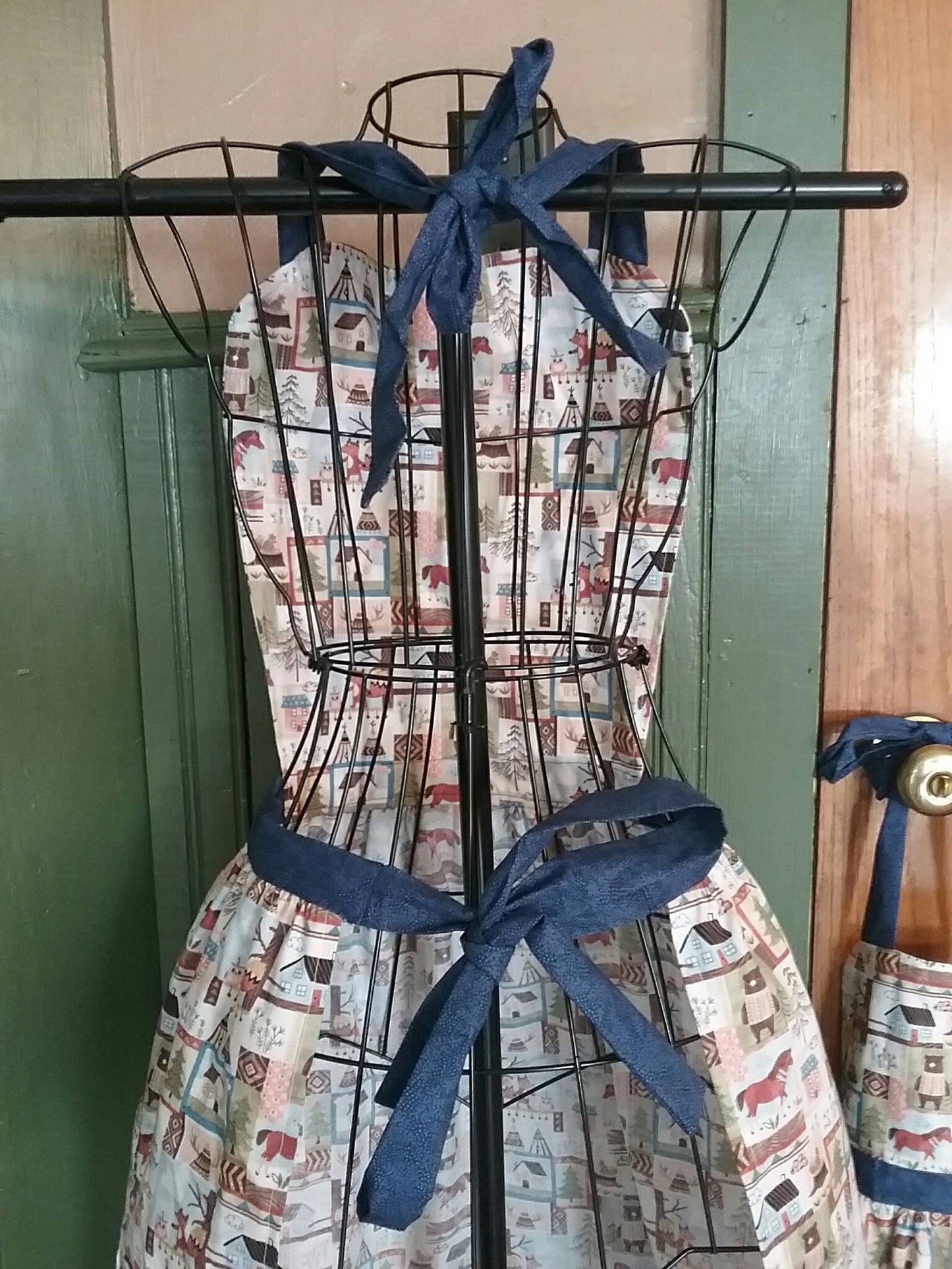Animal Adventures Mommy & Me Apron Set.