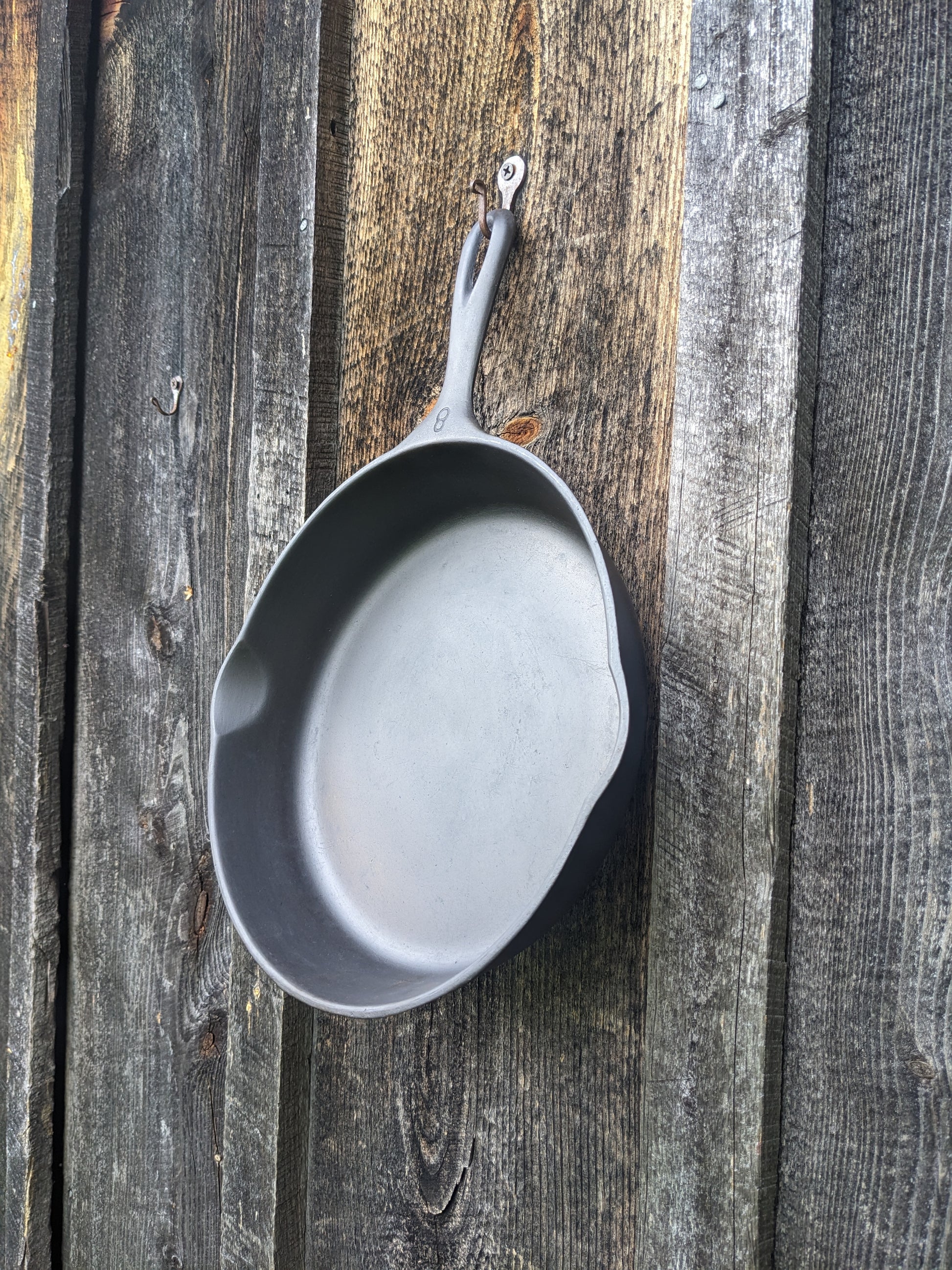 The Classic! Wagner Ware #8 Cast Iron Skillet with Smooth Bottom, 1058 –  Cast & Clara Bell