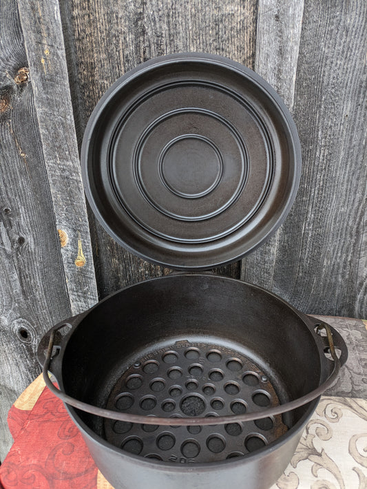 Griswold Dutch Oven Hinged
