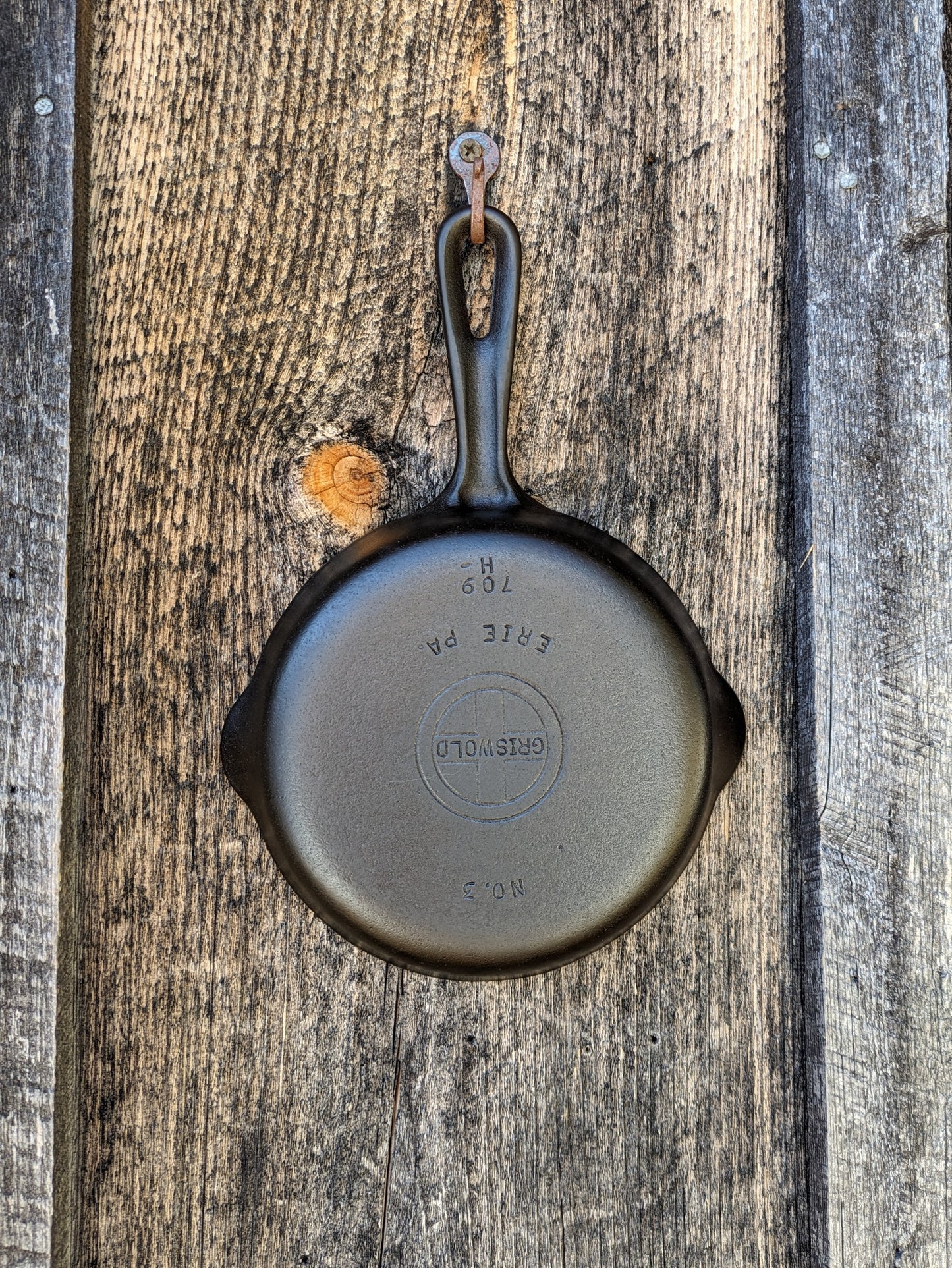 Griswold Small Block Logo #3 Cast Iron Skillet 709 H Grooved Handle